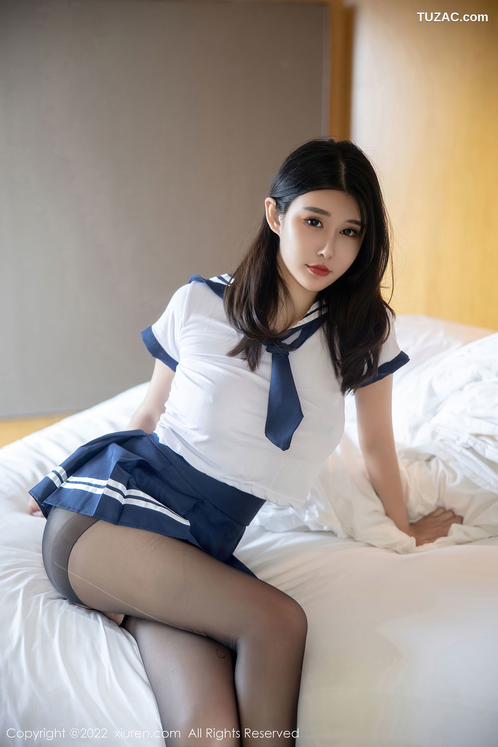 XiuRen-No.5925-夏沫沫-学生制服蓝短裙超薄开档黑丝