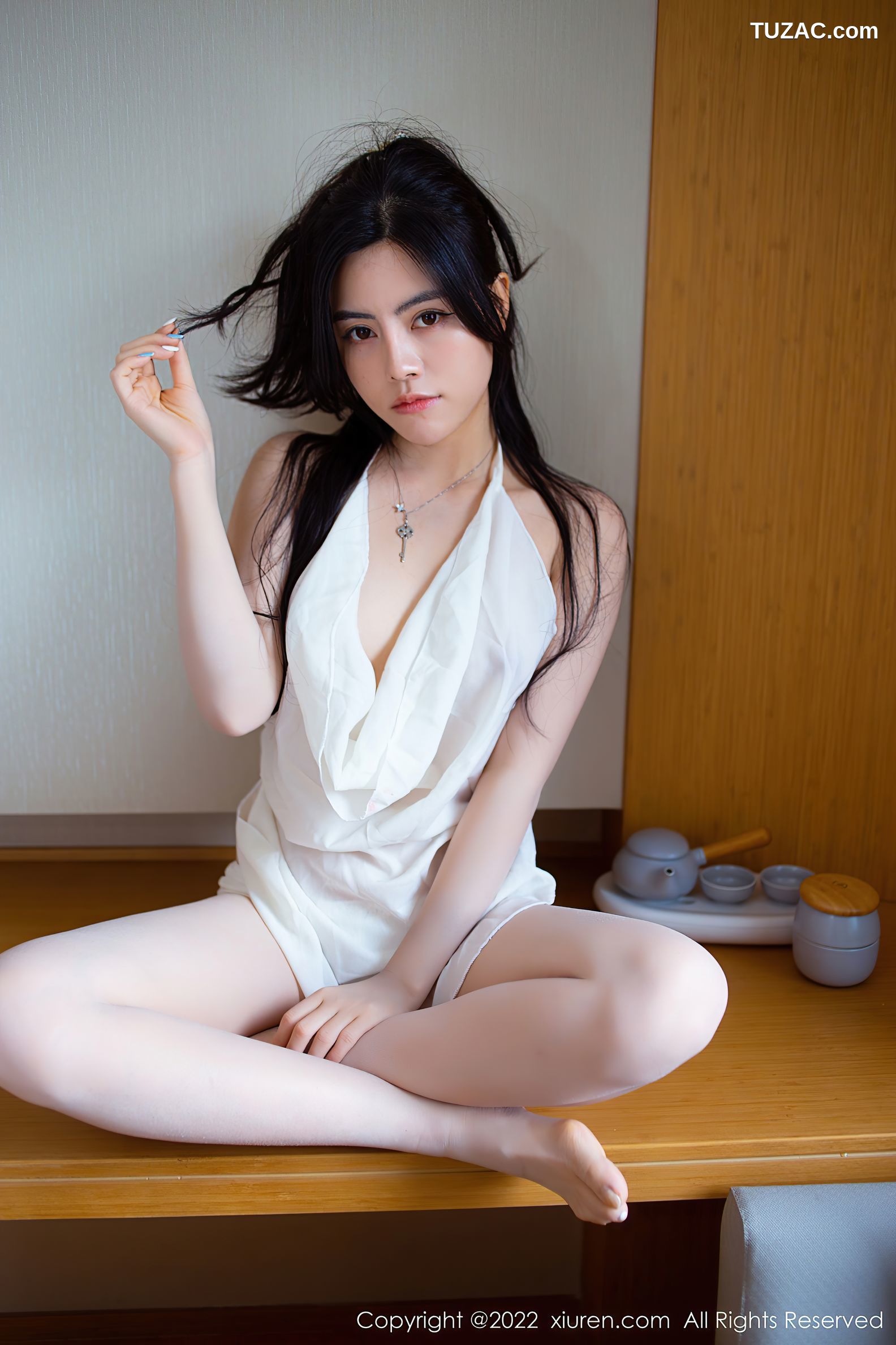 XiuRen-No.5929-白甜-私房多套服饰白色真空系列