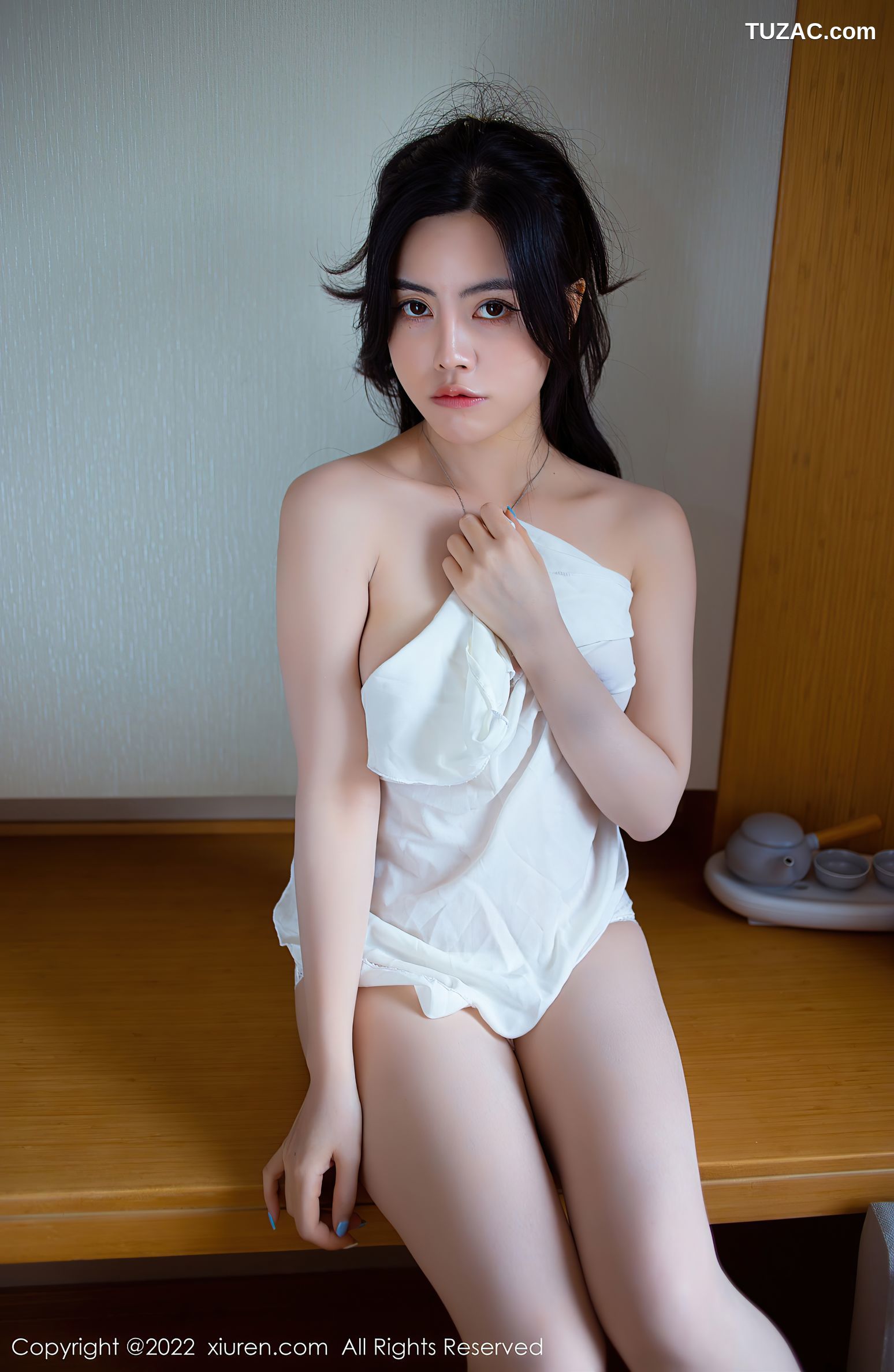 XiuRen-No.5929-白甜-私房多套服饰白色真空系列