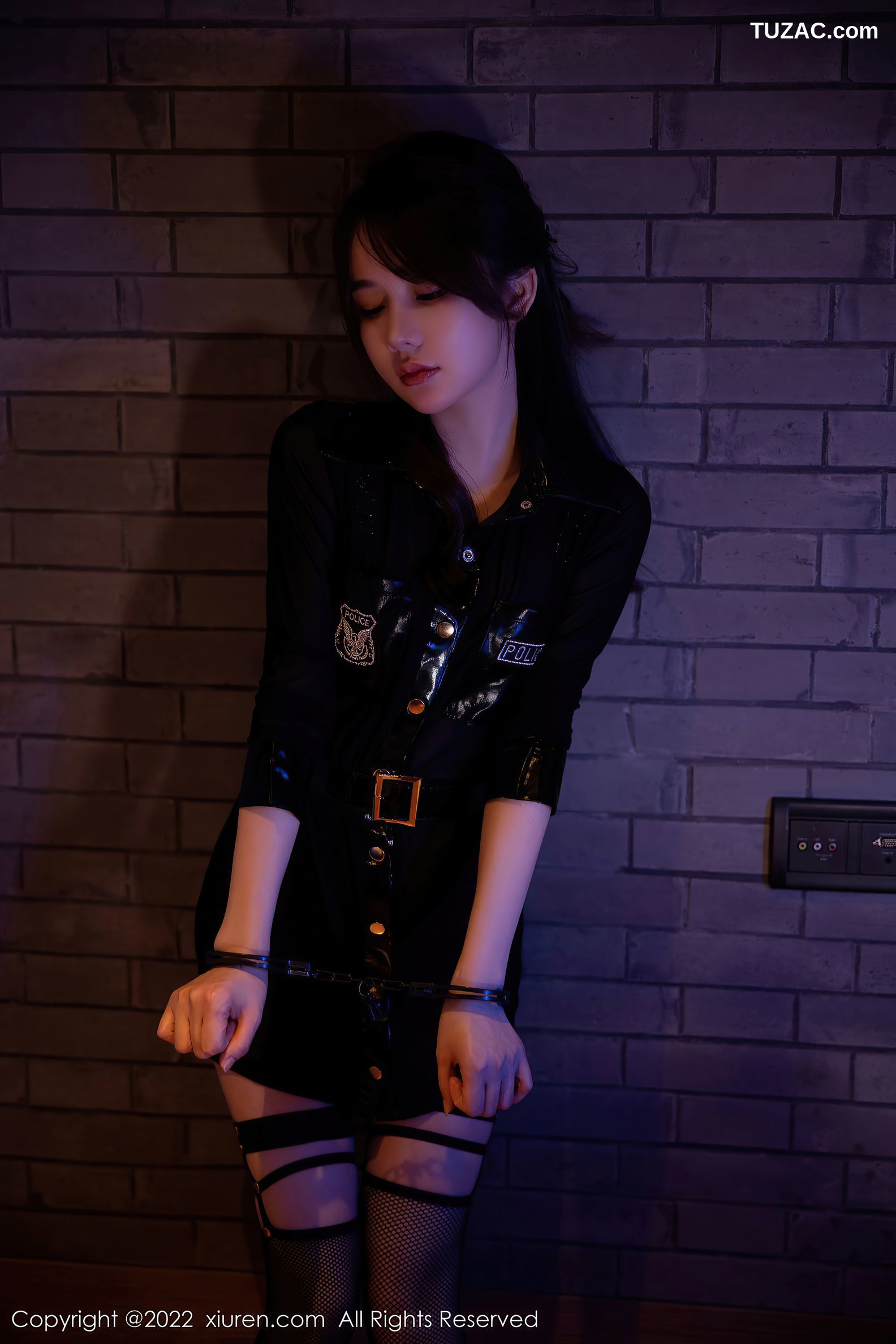 XiuRen-No.5931-婠婠么-黑色情趣制服豹纹内衣