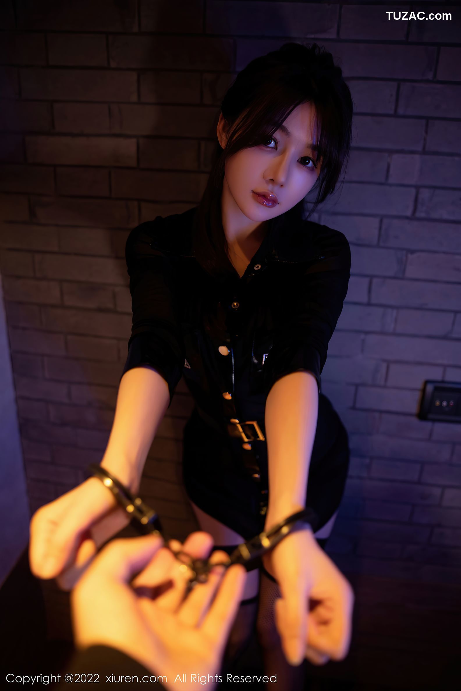 XiuRen-No.5931-婠婠么-黑色情趣制服豹纹内衣