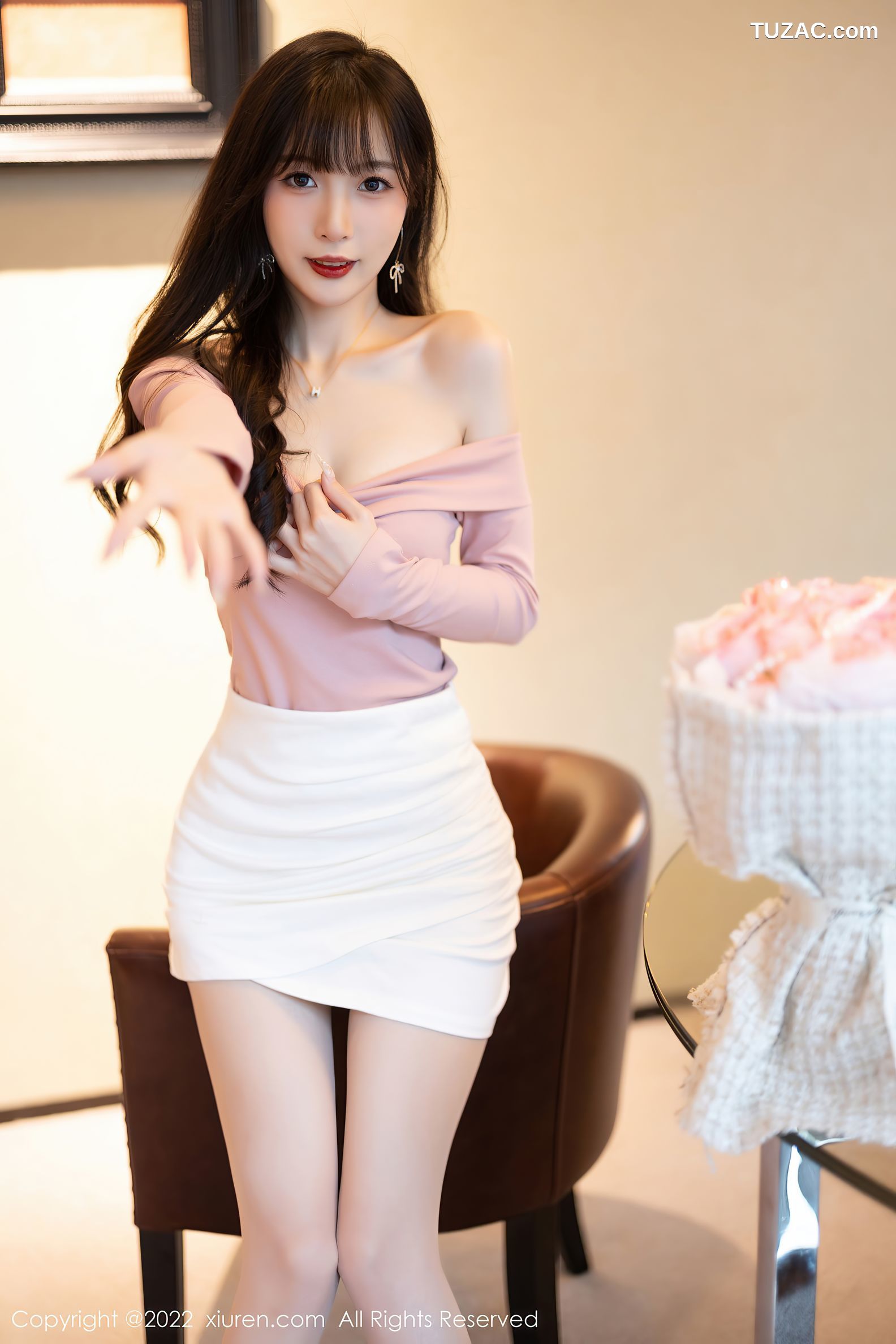 XiuRen-No.5934-林星阑-紫露肩上衣白短裙蕾丝内衣肉丝