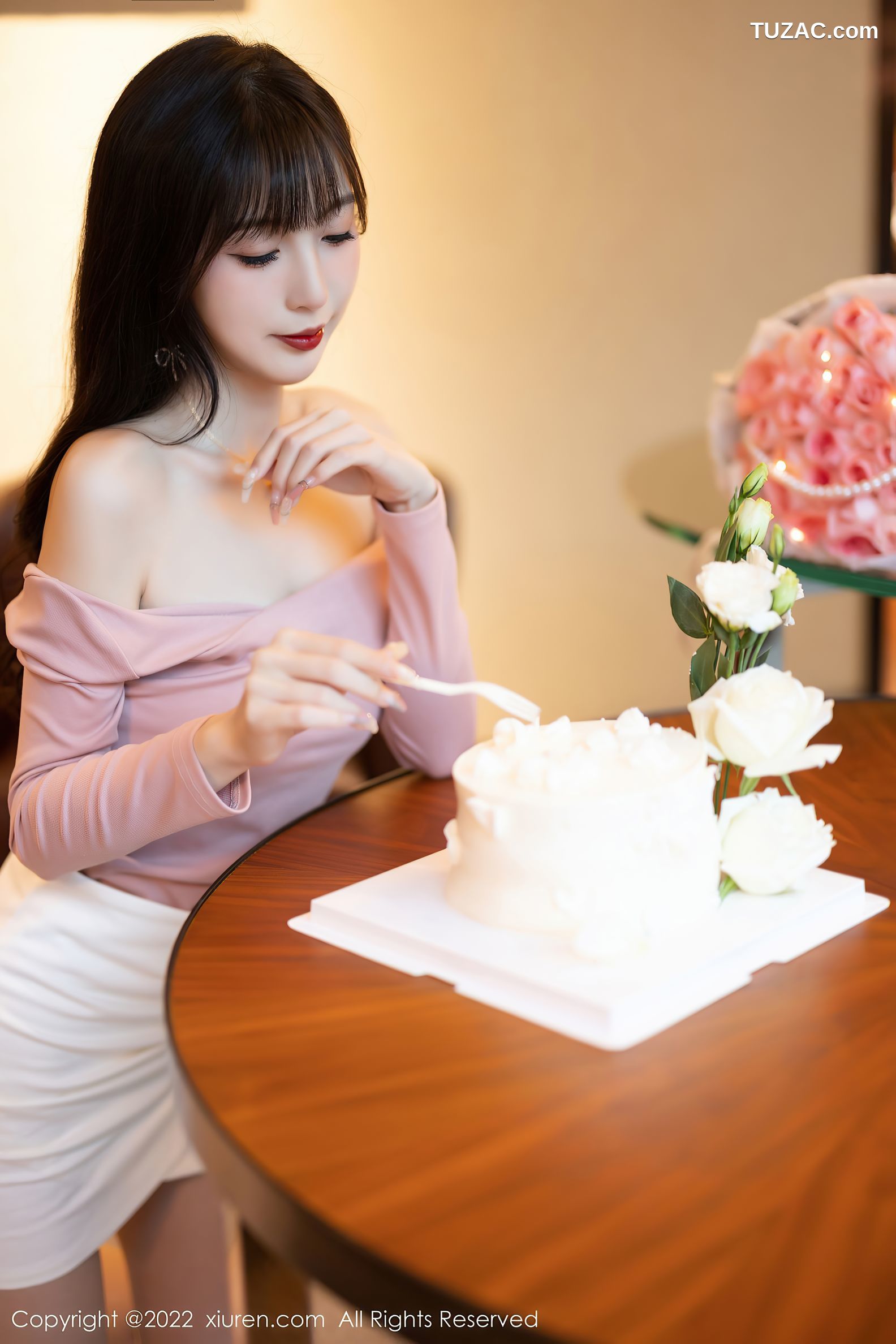 XiuRen-No.5934-林星阑-紫露肩上衣白短裙蕾丝内衣肉丝