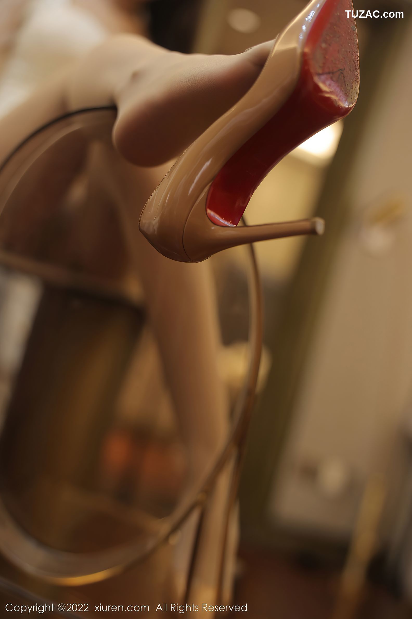 XiuRen-No.5958-朱可儿-性感白色礼裙超薄无内肉丝