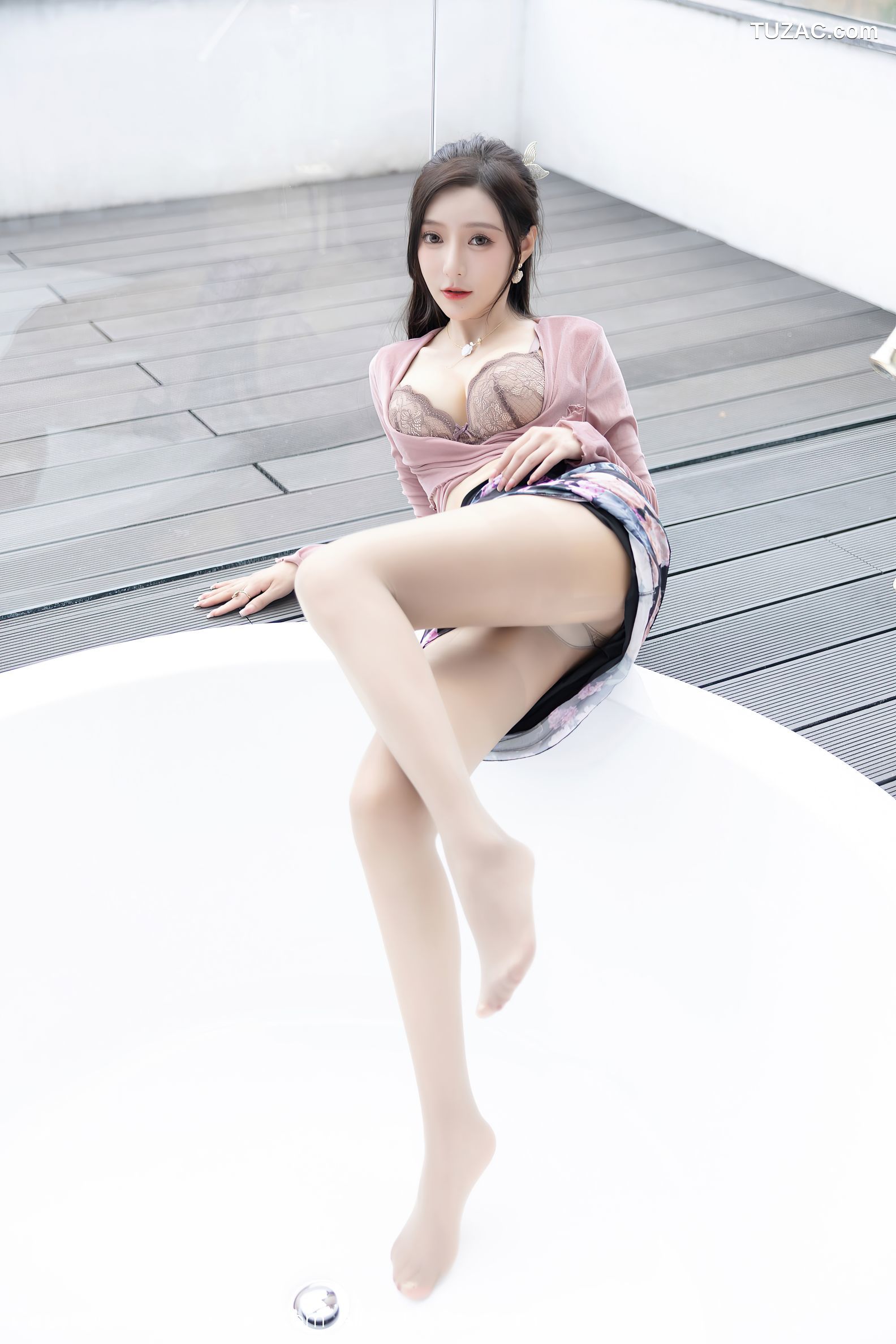 XiuRen-No.5985-王馨瑶-粉灰色上衣花色长裙蕾丝内衣