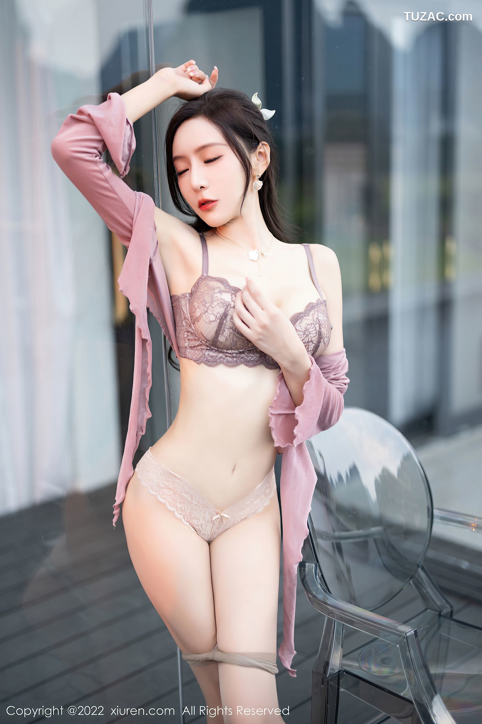 XiuRen-No.5985-王馨瑶-粉灰色上衣花色长裙蕾丝内衣