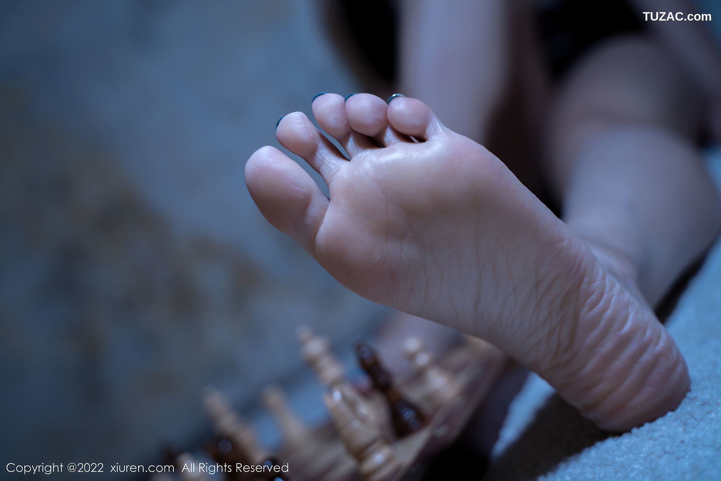 XiuRen-No.5988-雅雯-私房性感白色露肩服饰黑色蕾丝内衣