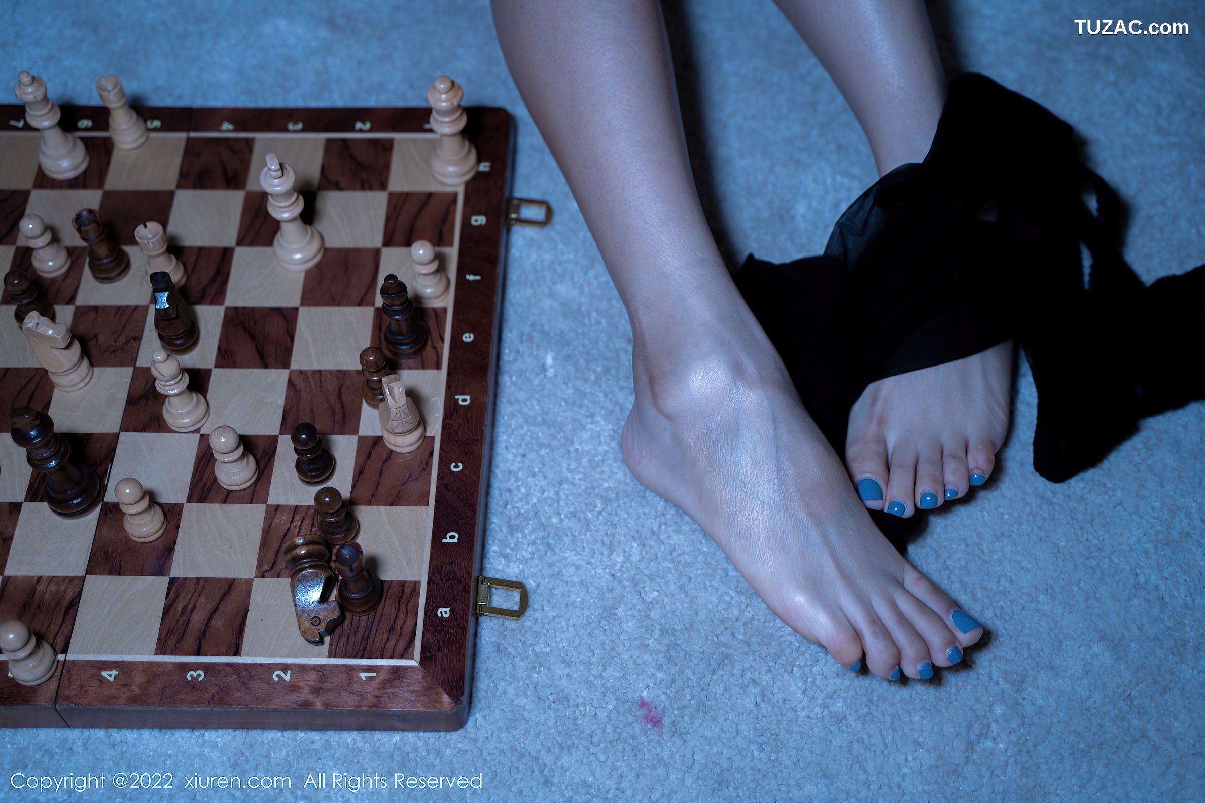 XiuRen-No.5988-雅雯-私房性感白色露肩服饰黑色蕾丝内衣