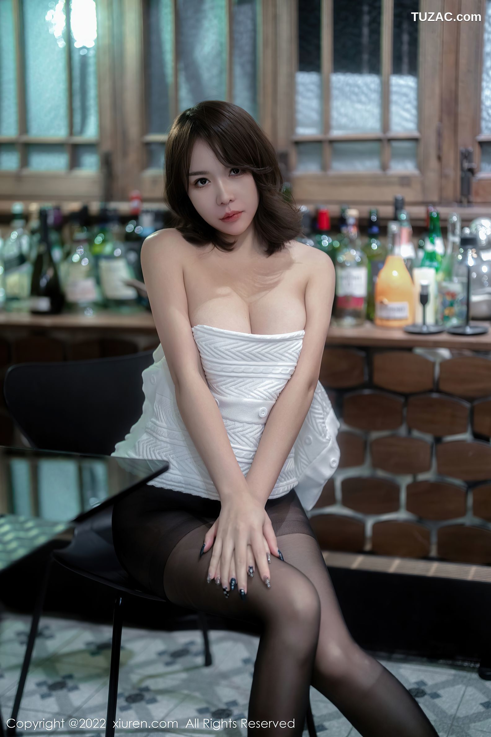 XiuRen-No.5988-雅雯-私房性感白色露肩服饰黑色蕾丝内衣