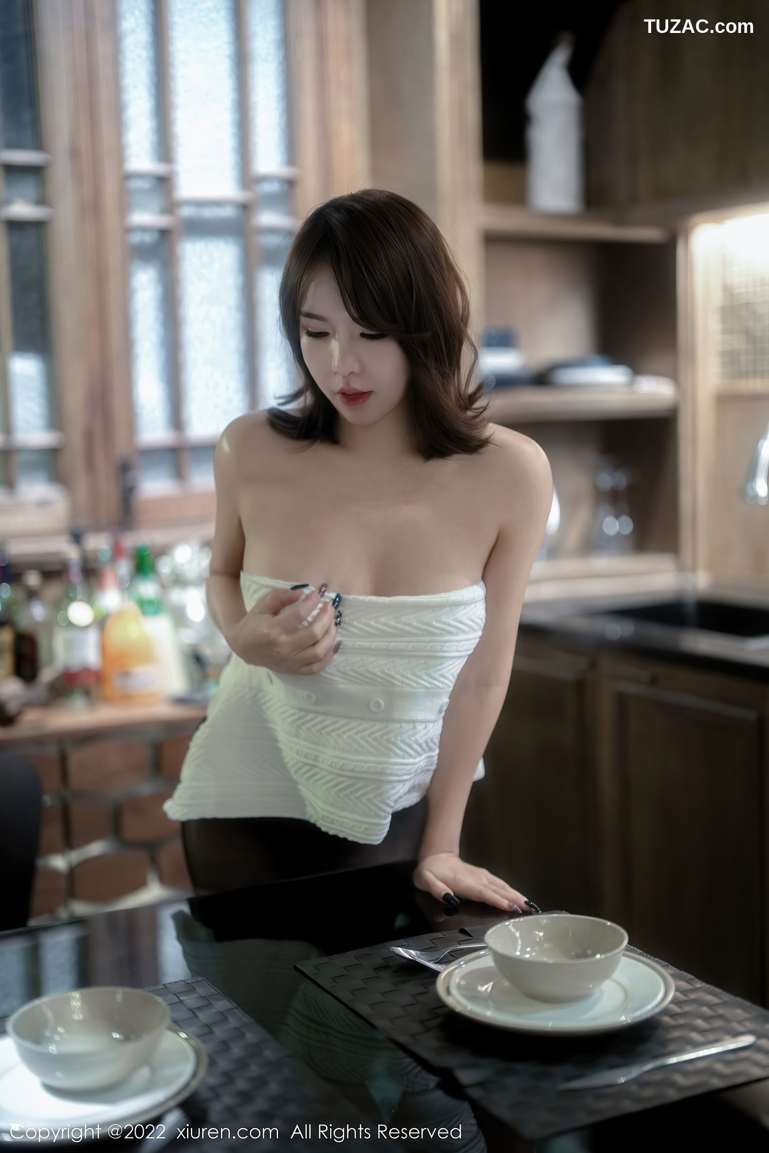 XiuRen-No.5988-雅雯-私房性感白色露肩服饰黑色蕾丝内衣