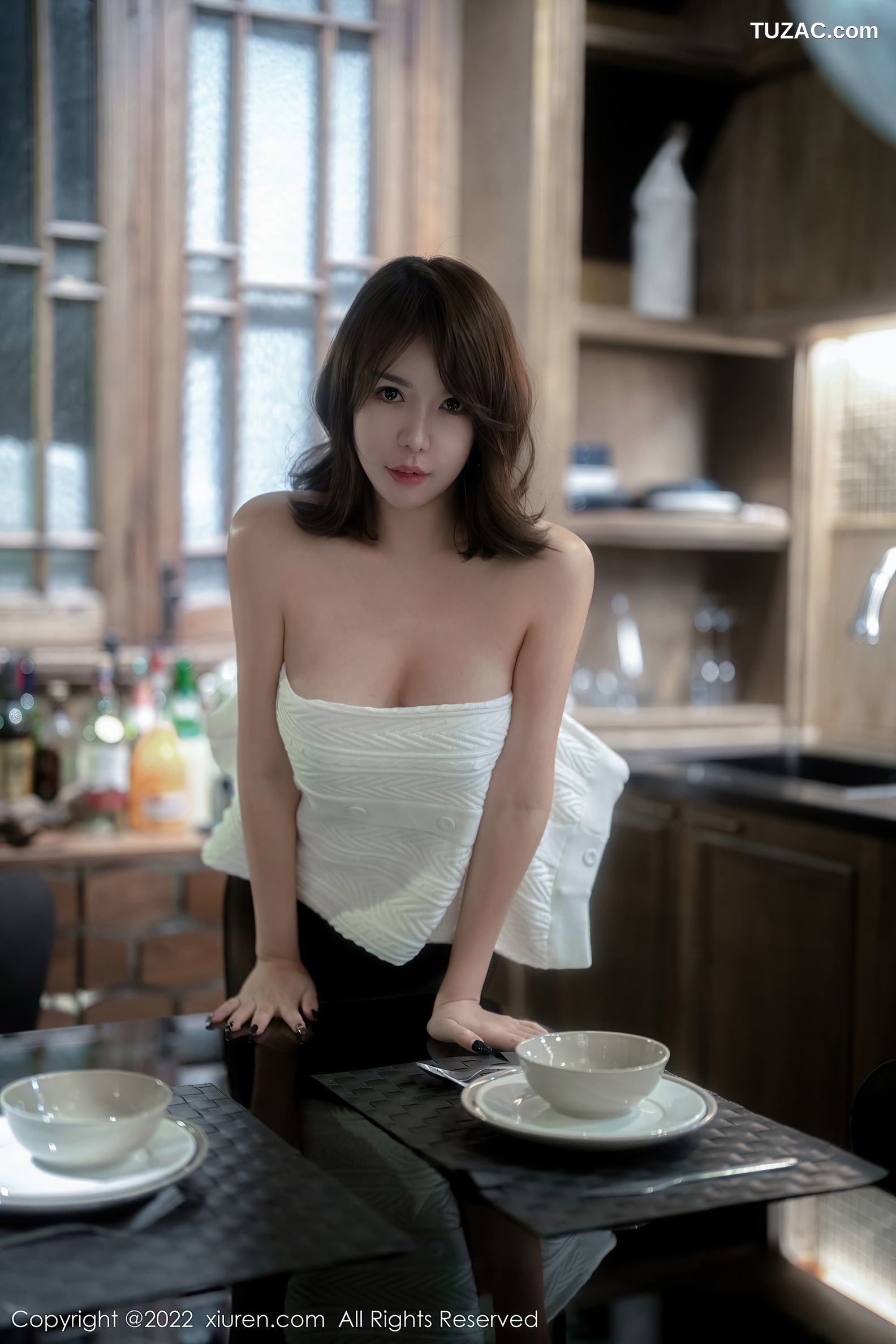 XiuRen-No.5988-雅雯-私房性感白色露肩服饰黑色蕾丝内衣