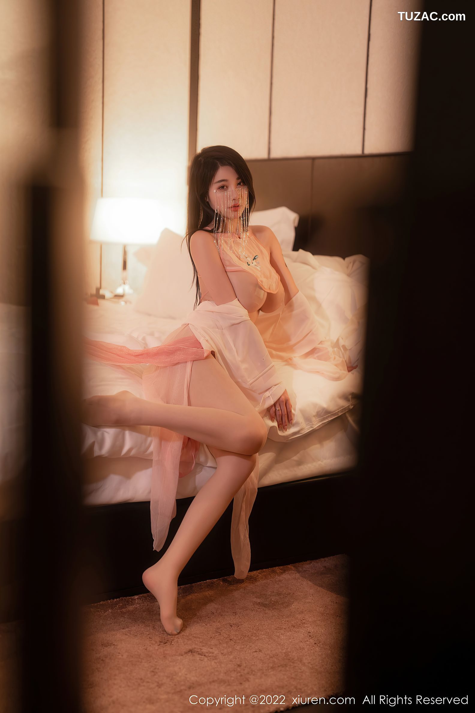 XiuRen-No.5994-美七-西双版纳旅拍性感粉色布肚兜