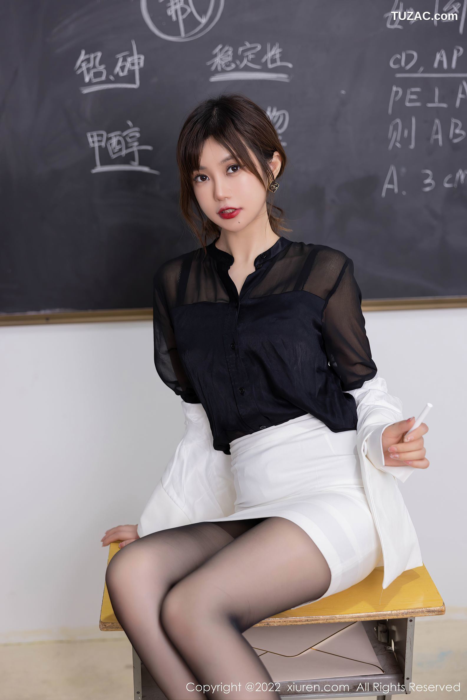 XiuRen秀人网-6008-绮里嘉-美女教师教室白色制服蕾丝内衣