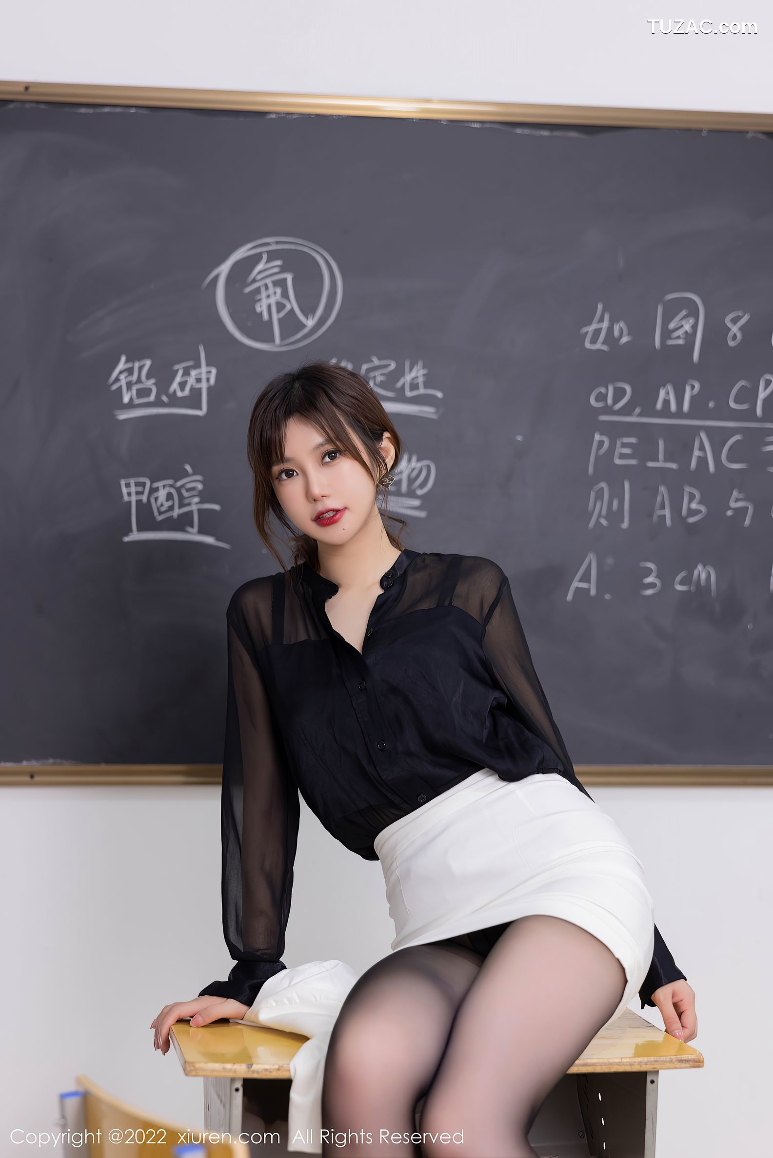 XiuRen秀人网-6008-绮里嘉-美女教师教室白色制服蕾丝内衣