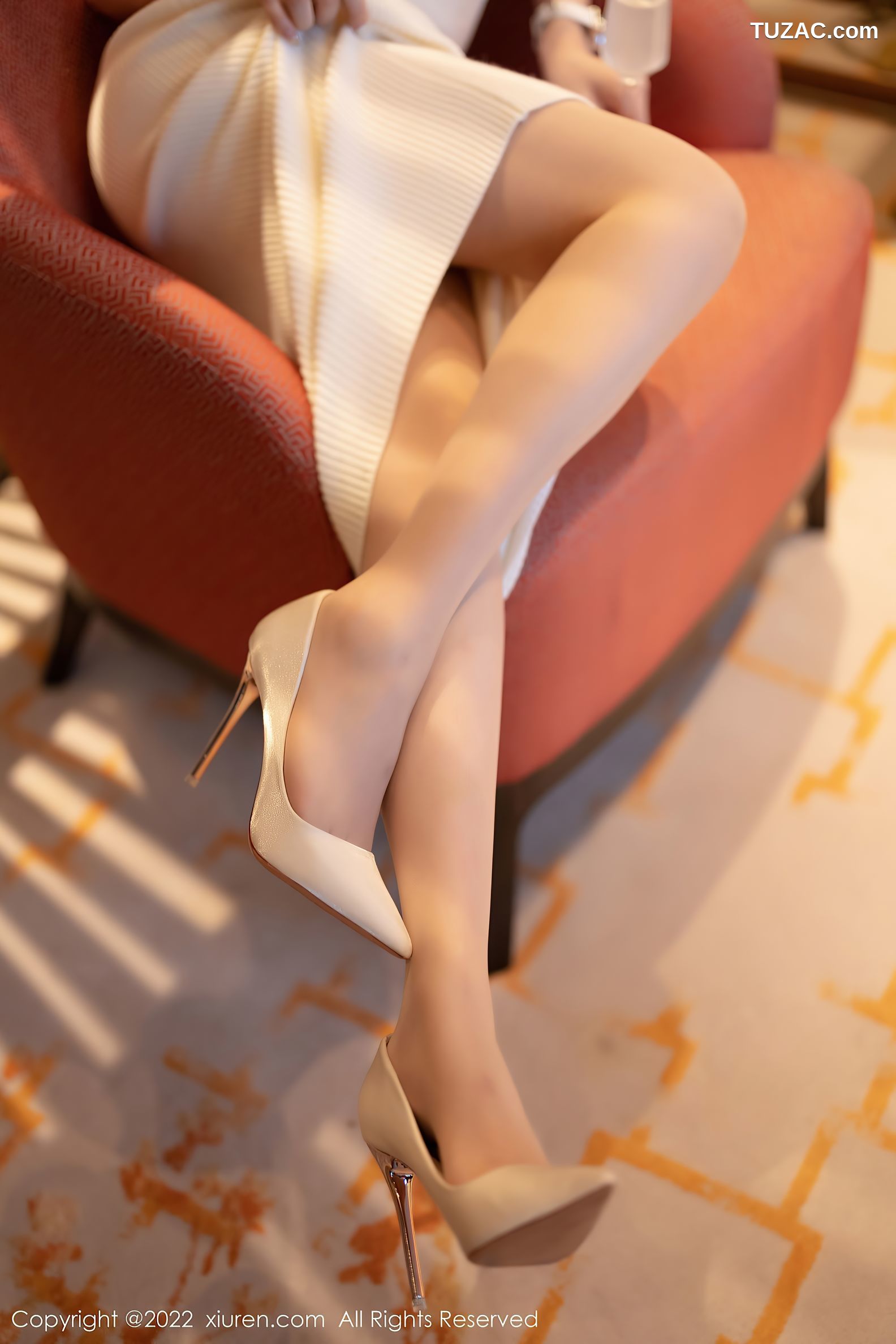 XiuRen秀人网-6010-徐莉芝-白色套装超薄无内肉丝