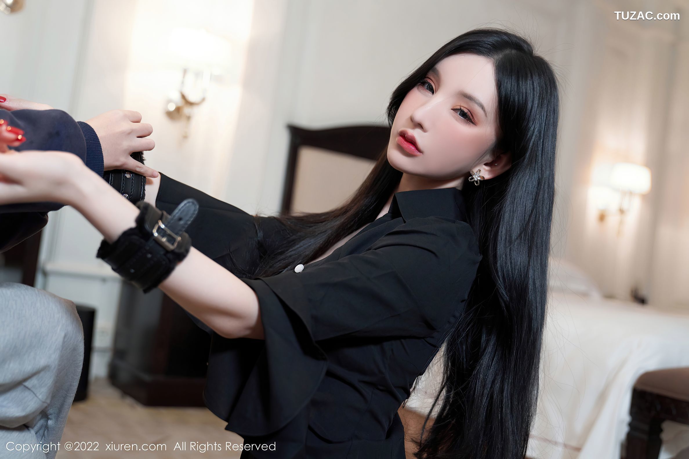 XiuRen秀人网-6012-周于希-职业装黑衫白短裙黑色内衣