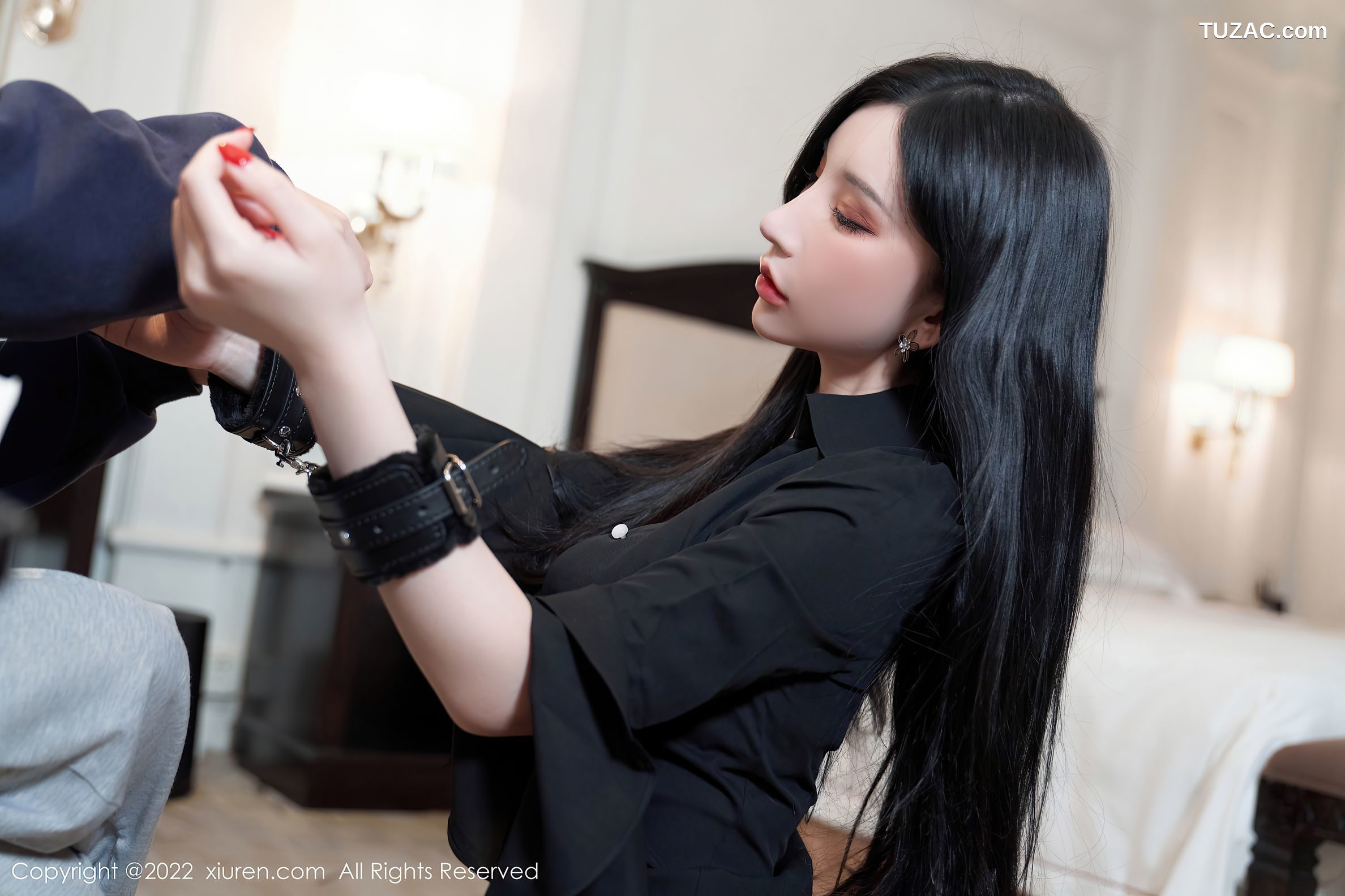 XiuRen秀人网-6012-周于希-职业装黑衫白短裙黑色内衣