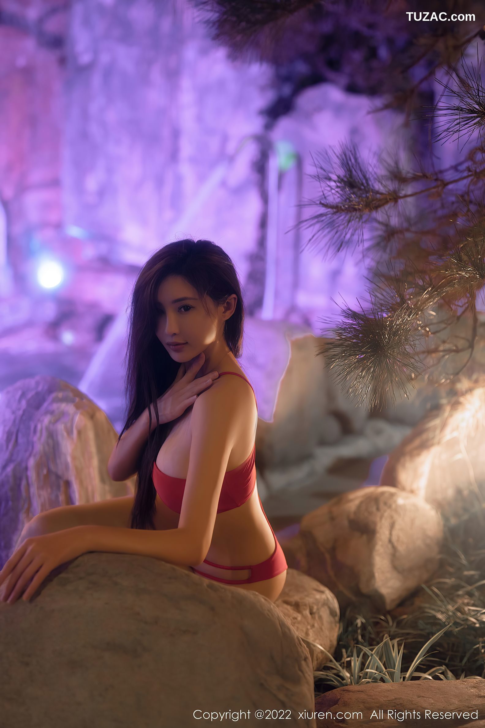 XiuRen秀人网-6014-周妍希-温泉红色比基尼