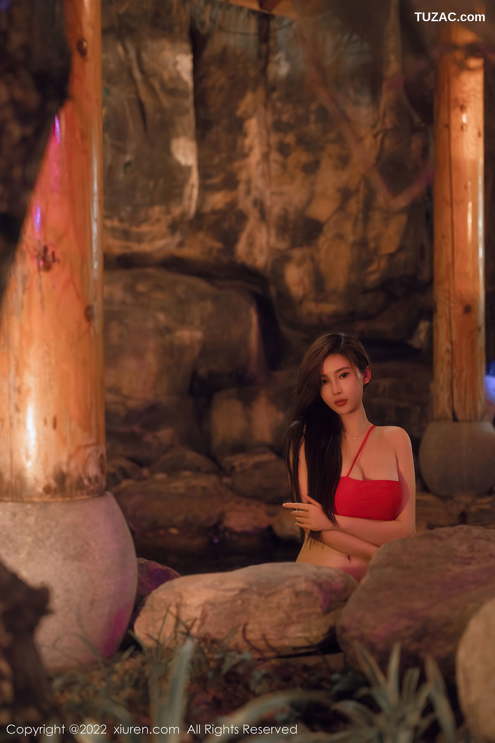 XiuRen秀人网-6014-周妍希-温泉红色比基尼