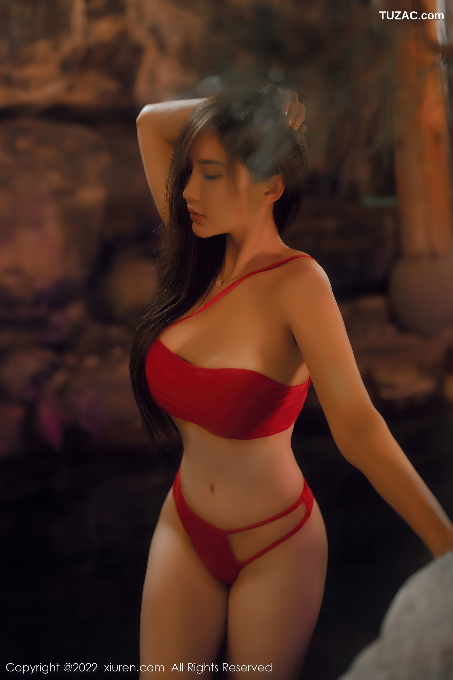 XiuRen秀人网-6014-周妍希-温泉红色比基尼