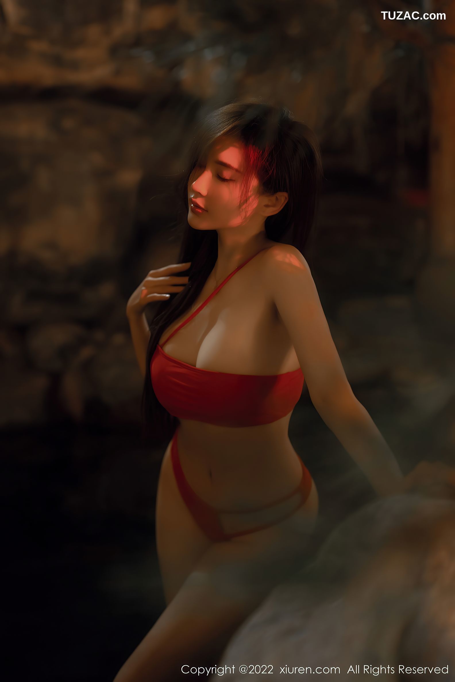 XiuRen秀人网-6014-周妍希-温泉红色比基尼