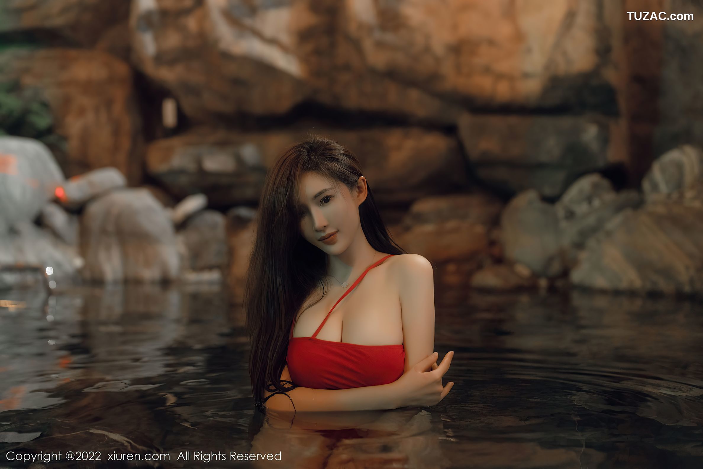 XiuRen秀人网-6014-周妍希-温泉红色比基尼