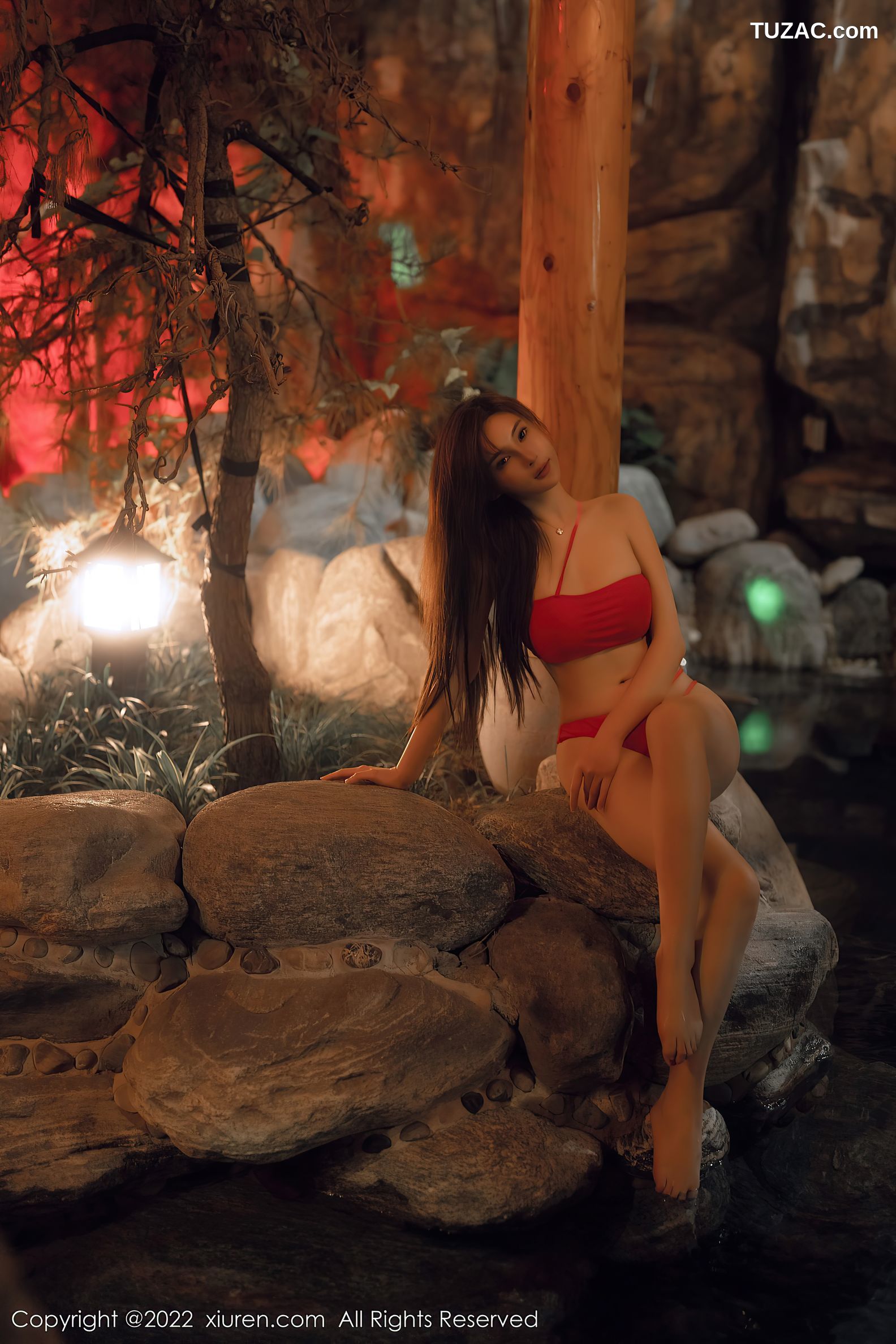 XiuRen秀人网-6014-周妍希-温泉红色比基尼