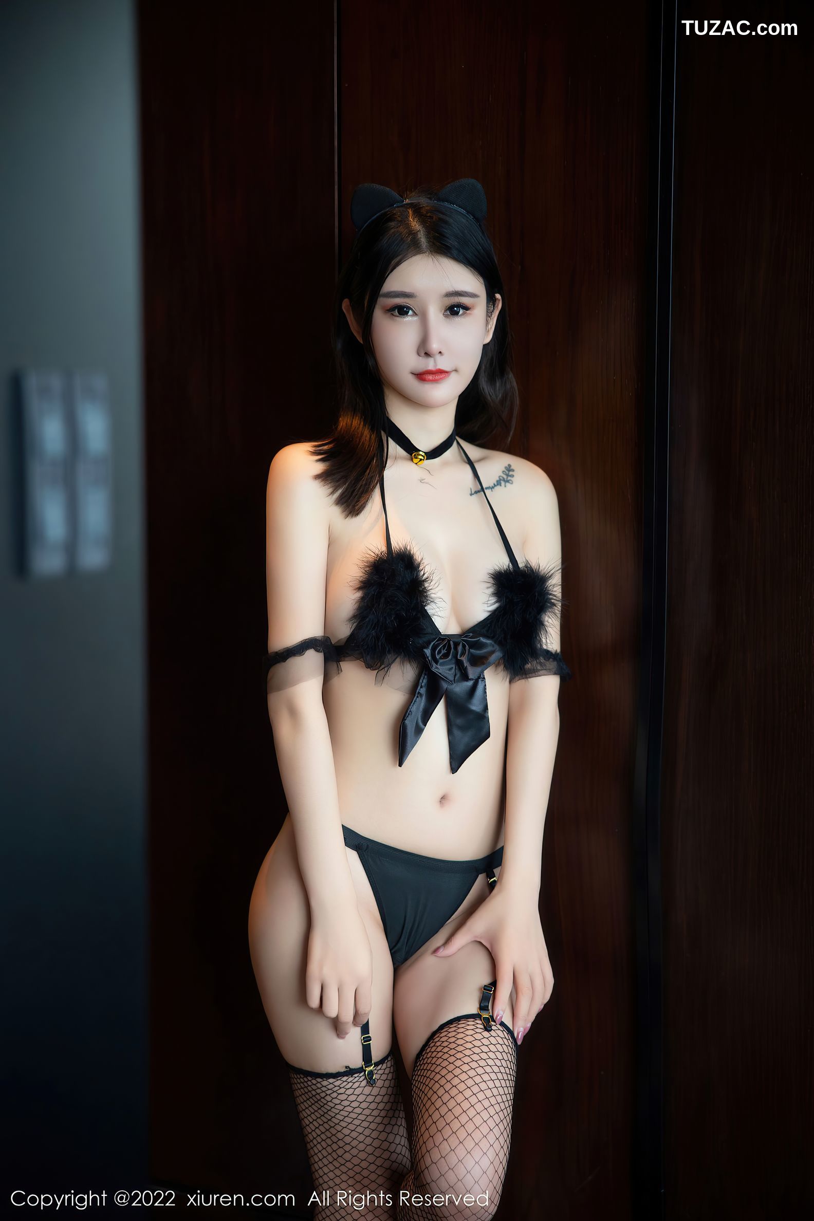 XiuRen秀人网-6018-夏沫沫-黑色毛绒比基尼网格吊带袜