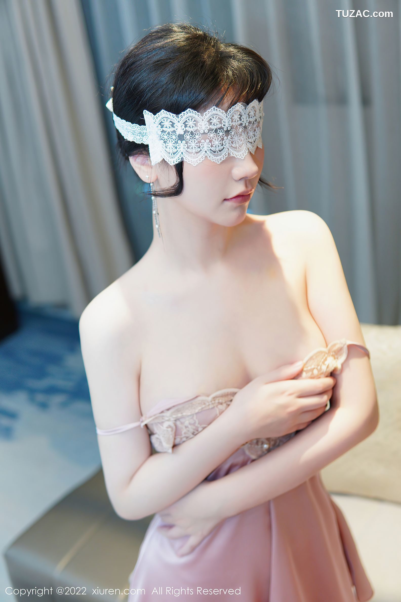 XiuRen秀人网-6022-桃桃子-粉色睡裙白丝袜