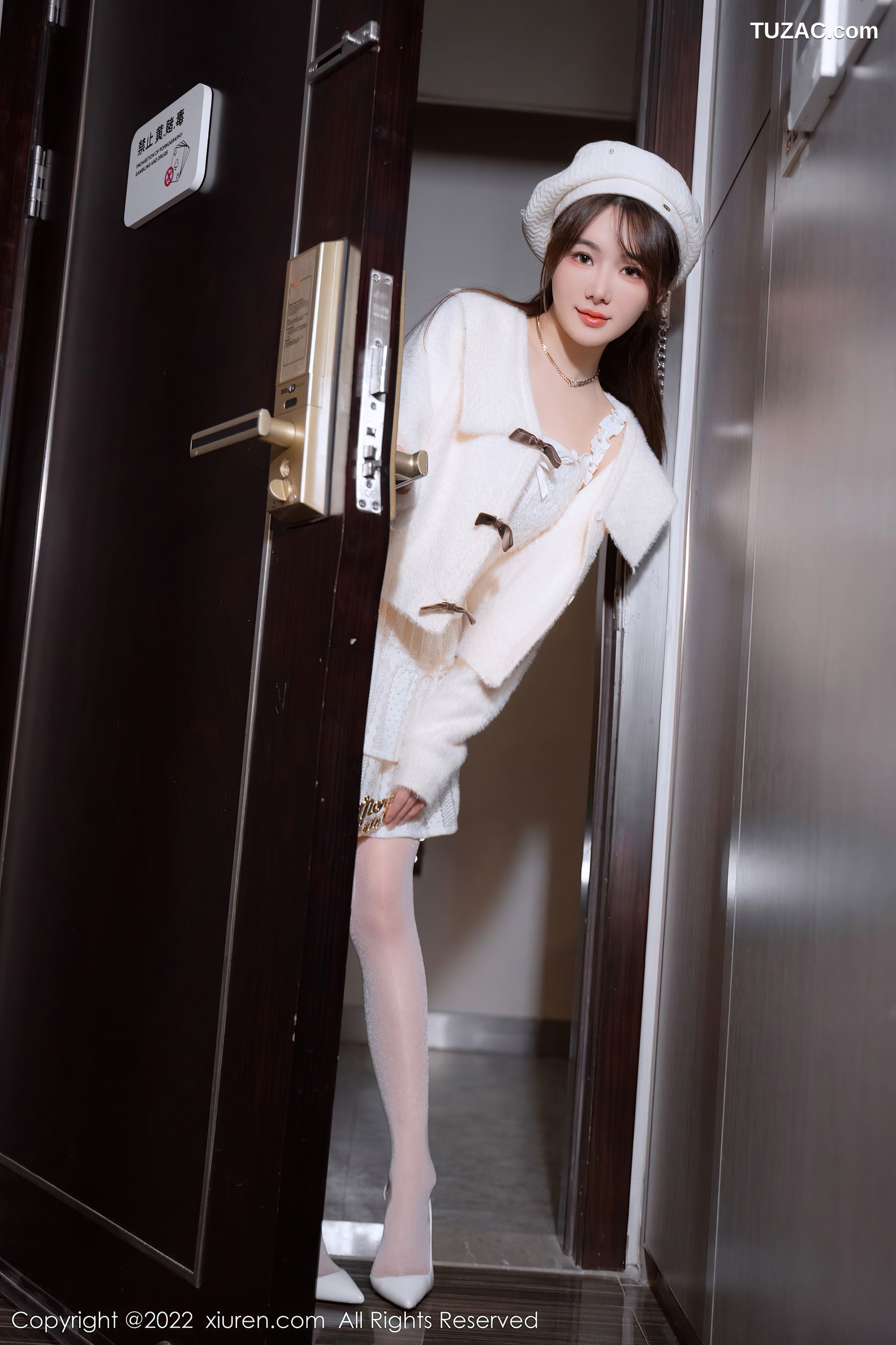 XiuRen秀人网-6025-婠婠么-白色毛线上衣白短裙