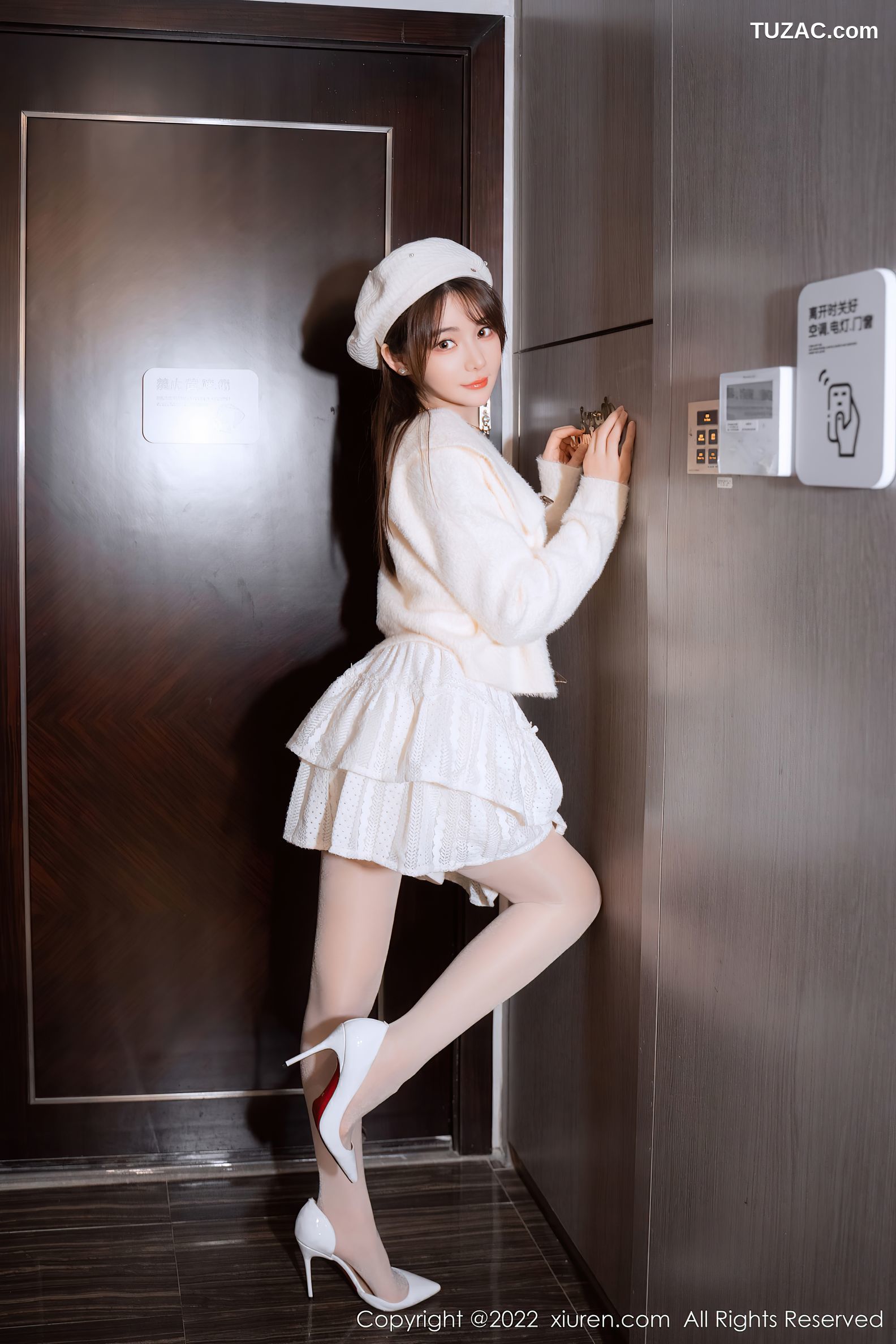 XiuRen秀人网-6025-婠婠么-白色毛线上衣白短裙