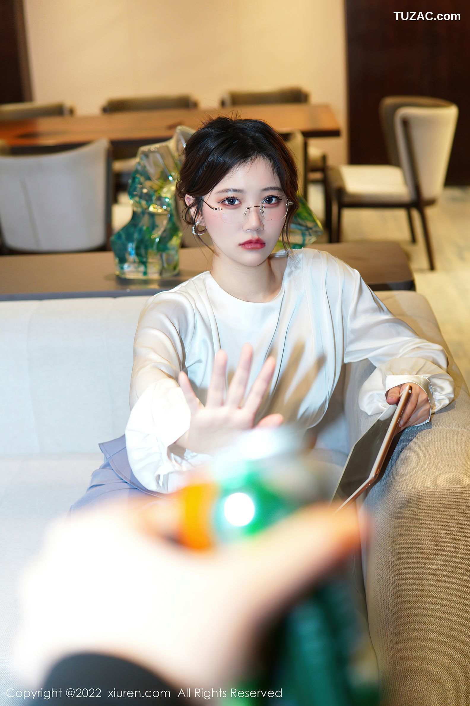 XiuRen秀人网-6028-奈奈子-醉酒女教师绿灰色蕾丝内衣