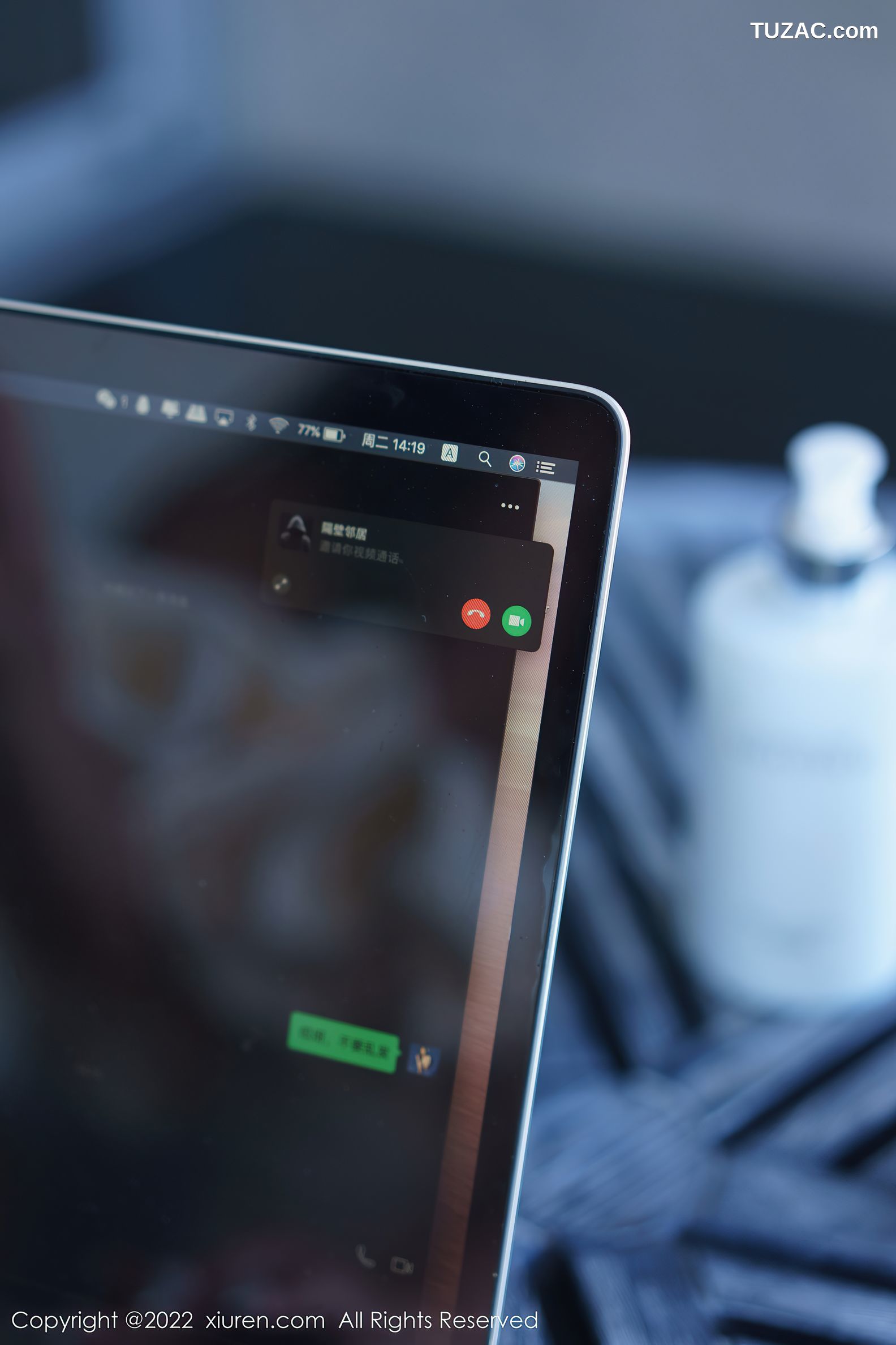 XiuRen秀人网-6032-阿姣-白色露肩连衣短裙