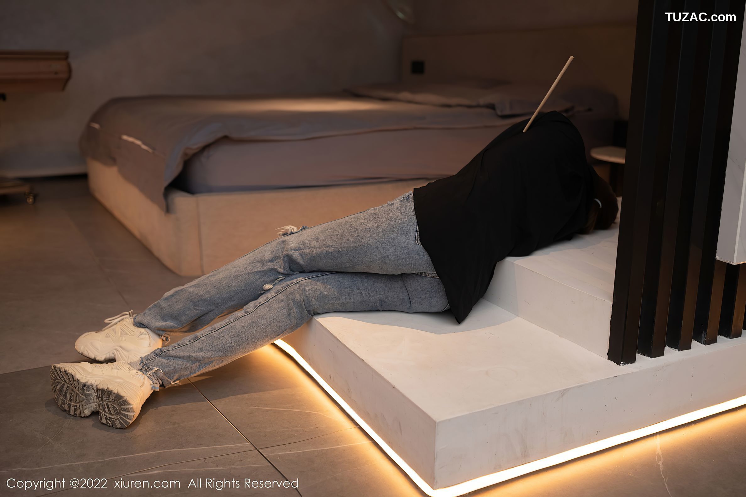 XiuRen秀人网-6037-鱼子酱-圣诞主题红色皮质情趣服饰