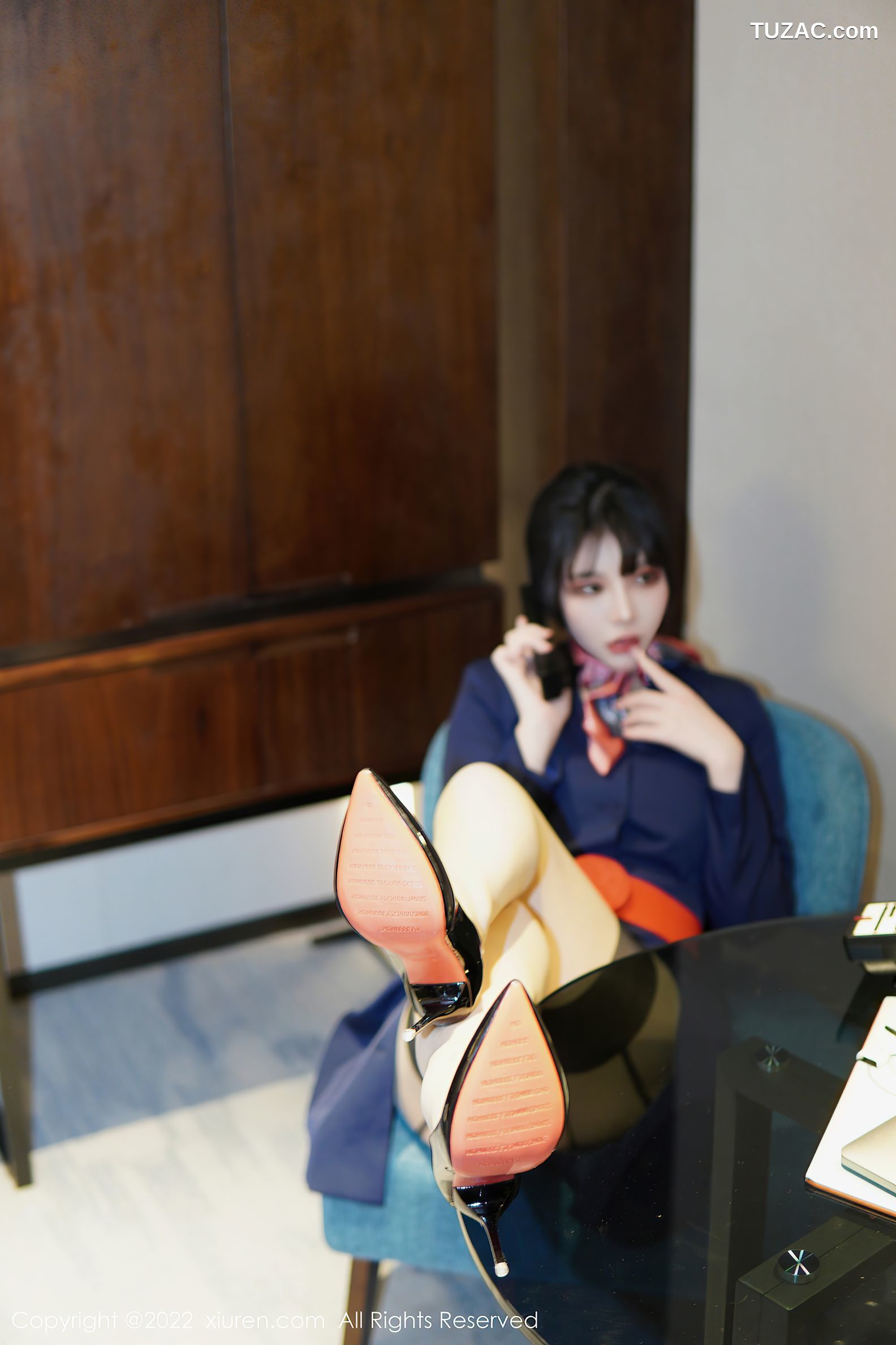 XiuRen秀人网-6048-桃桃子-深蓝空姐制服红色蕾丝内衣