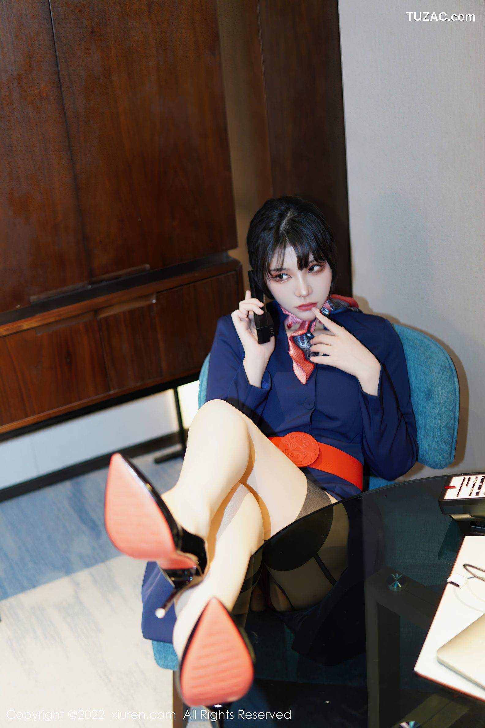 XiuRen秀人网-6048-桃桃子-深蓝空姐制服红色蕾丝内衣