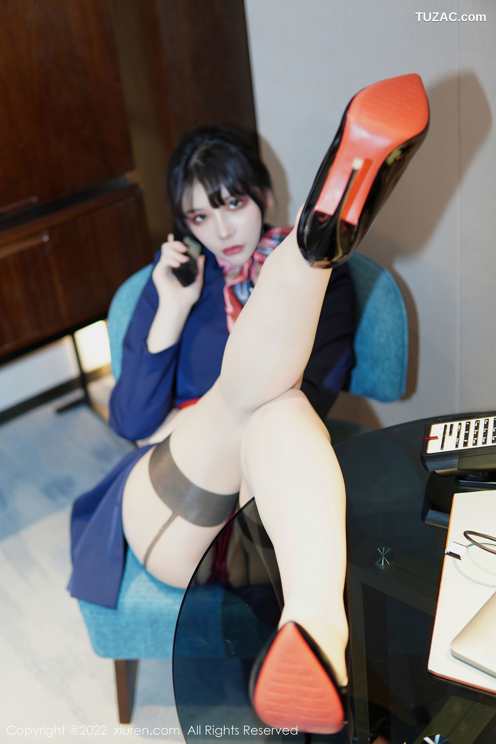 XiuRen秀人网-6048-桃桃子-深蓝空姐制服红色蕾丝内衣