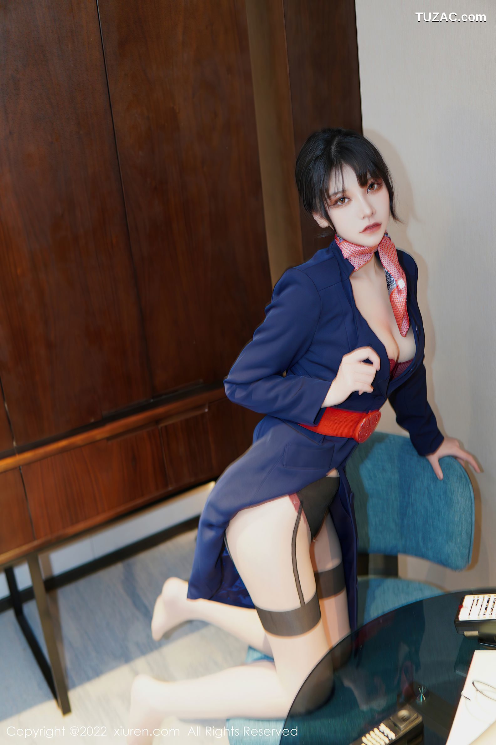 XiuRen秀人网-6048-桃桃子-深蓝空姐制服红色蕾丝内衣