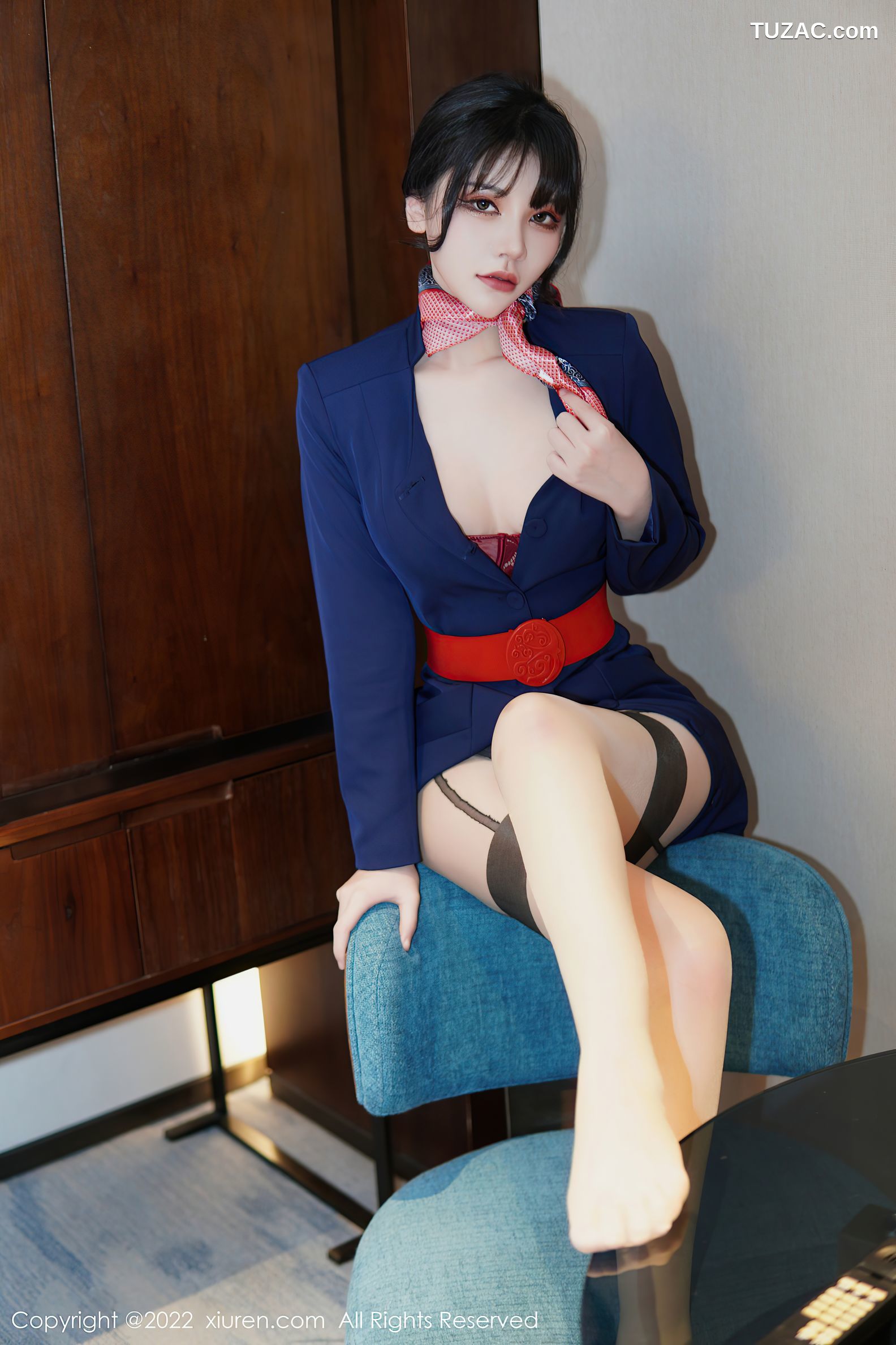 XiuRen秀人网-6048-桃桃子-深蓝空姐制服红色蕾丝内衣