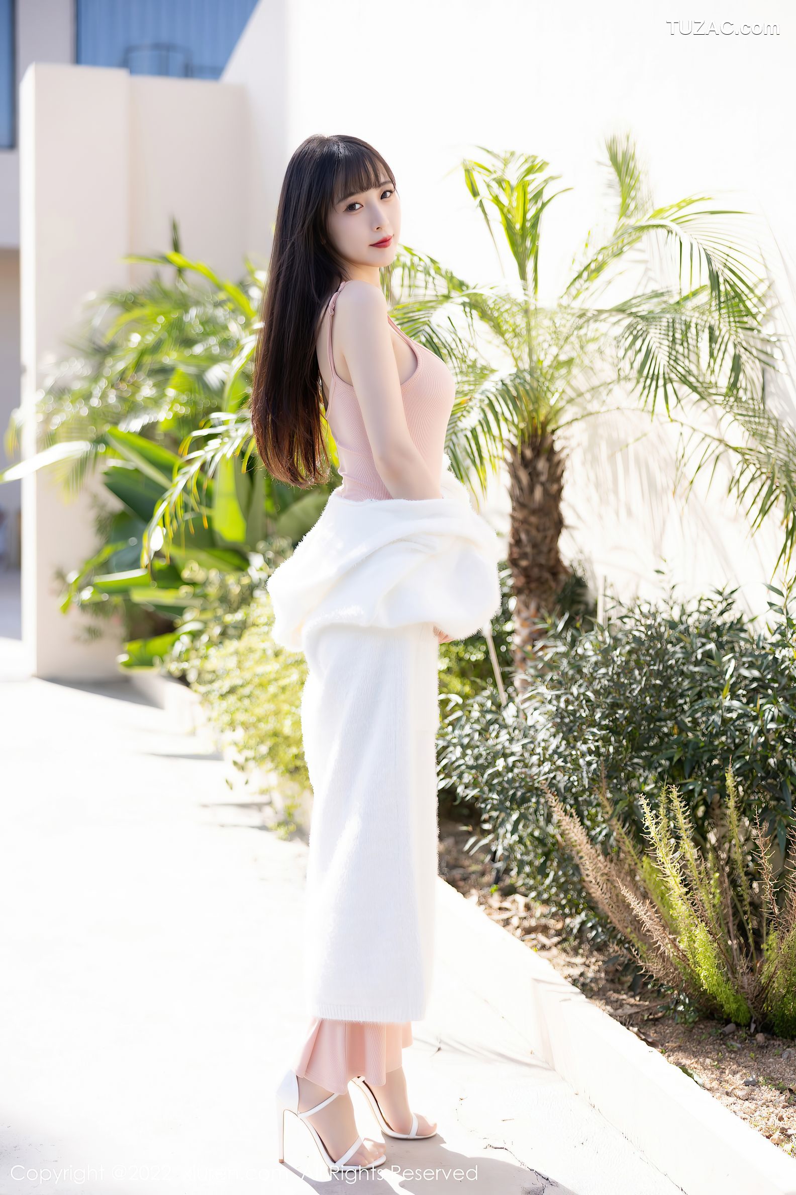 XiuRen秀人网-6052-林星阑-白色长外套淡红色吊带长裙