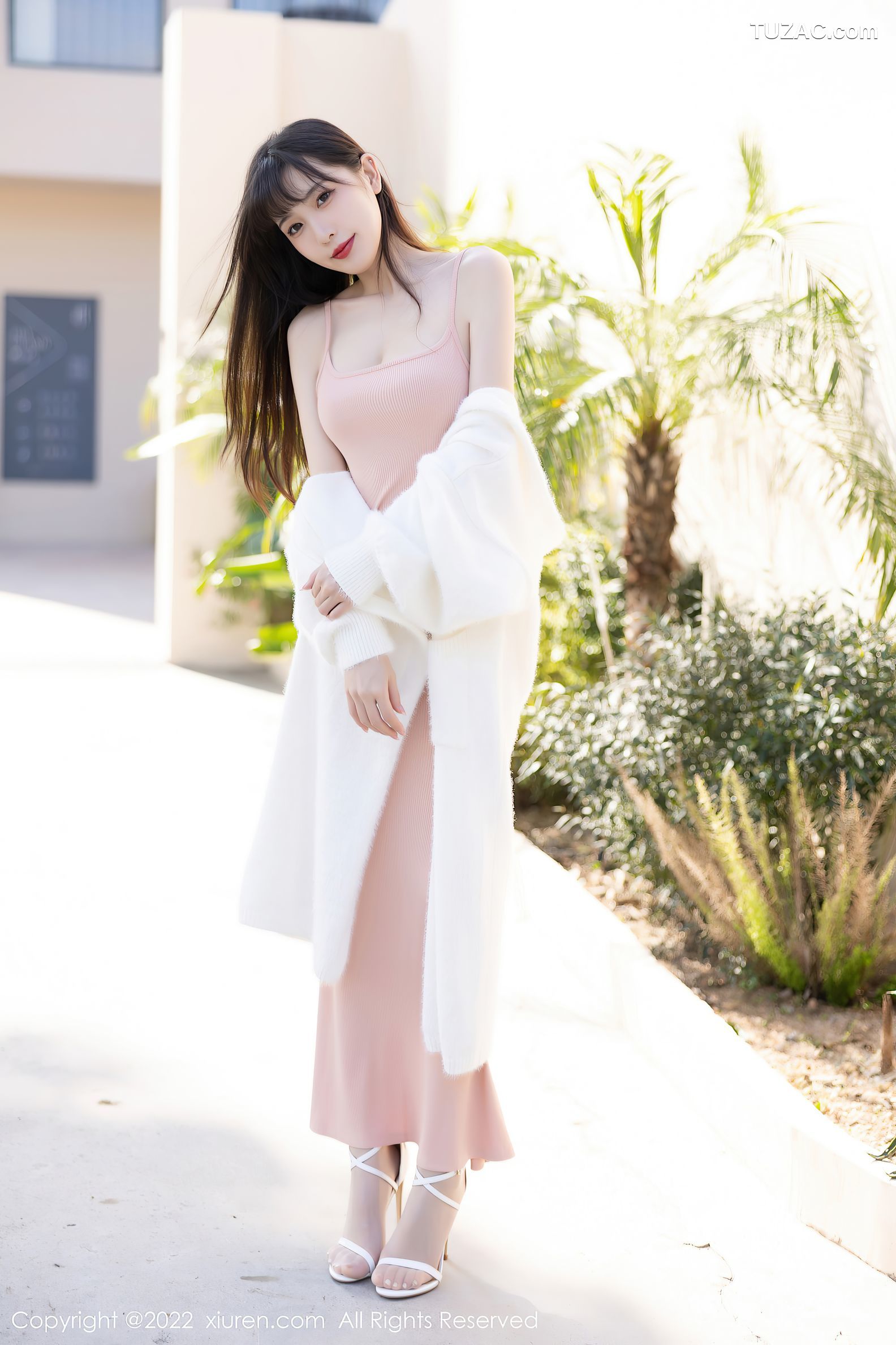 XiuRen秀人网-6052-林星阑-白色长外套淡红色吊带长裙