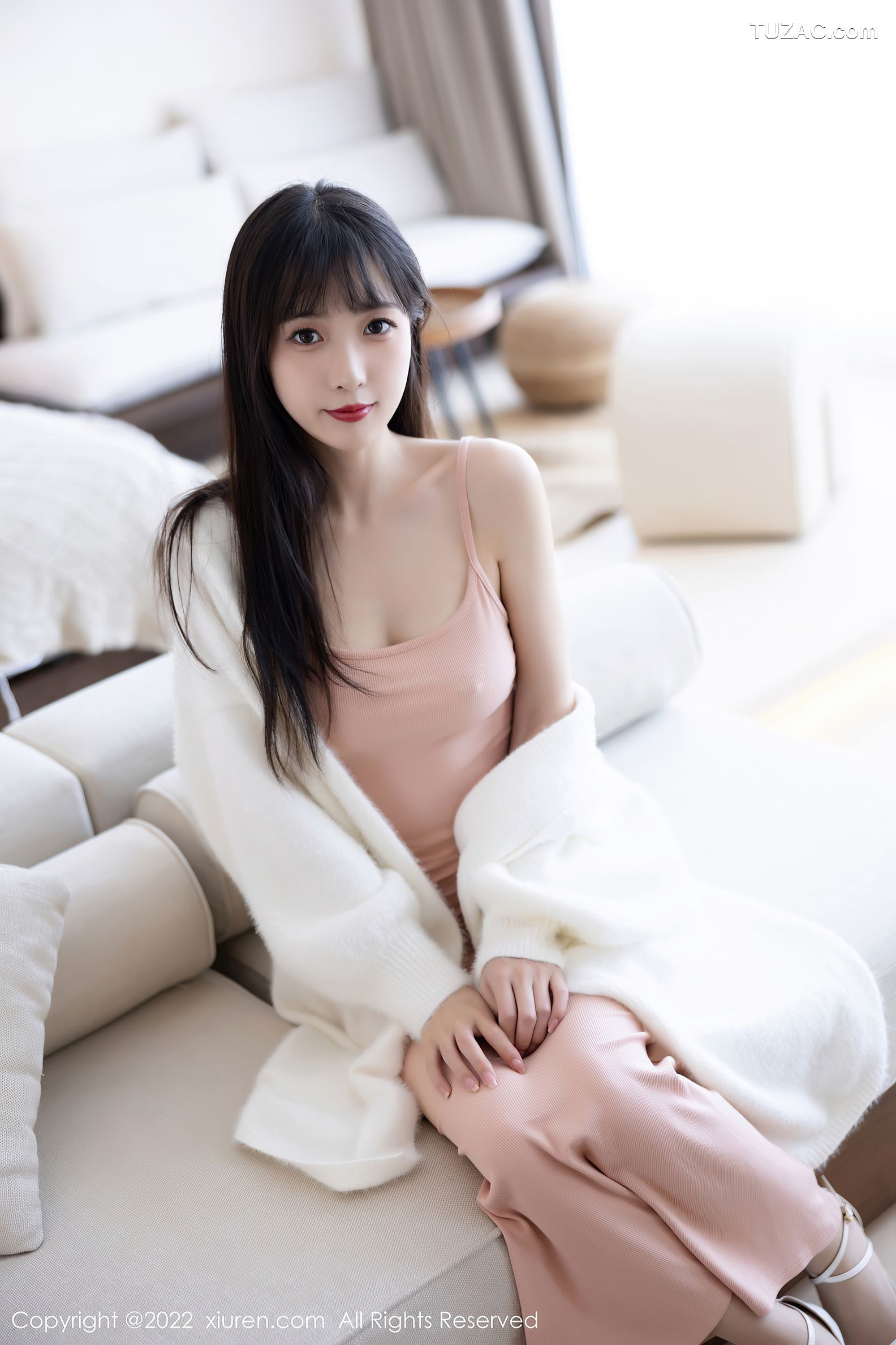 XiuRen秀人网-6052-林星阑-白色长外套淡红色吊带长裙