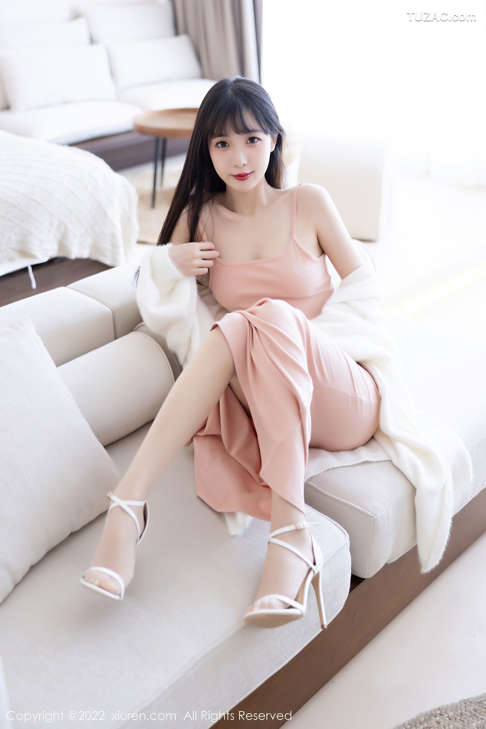 XiuRen秀人网-6052-林星阑-白色长外套淡红色吊带长裙