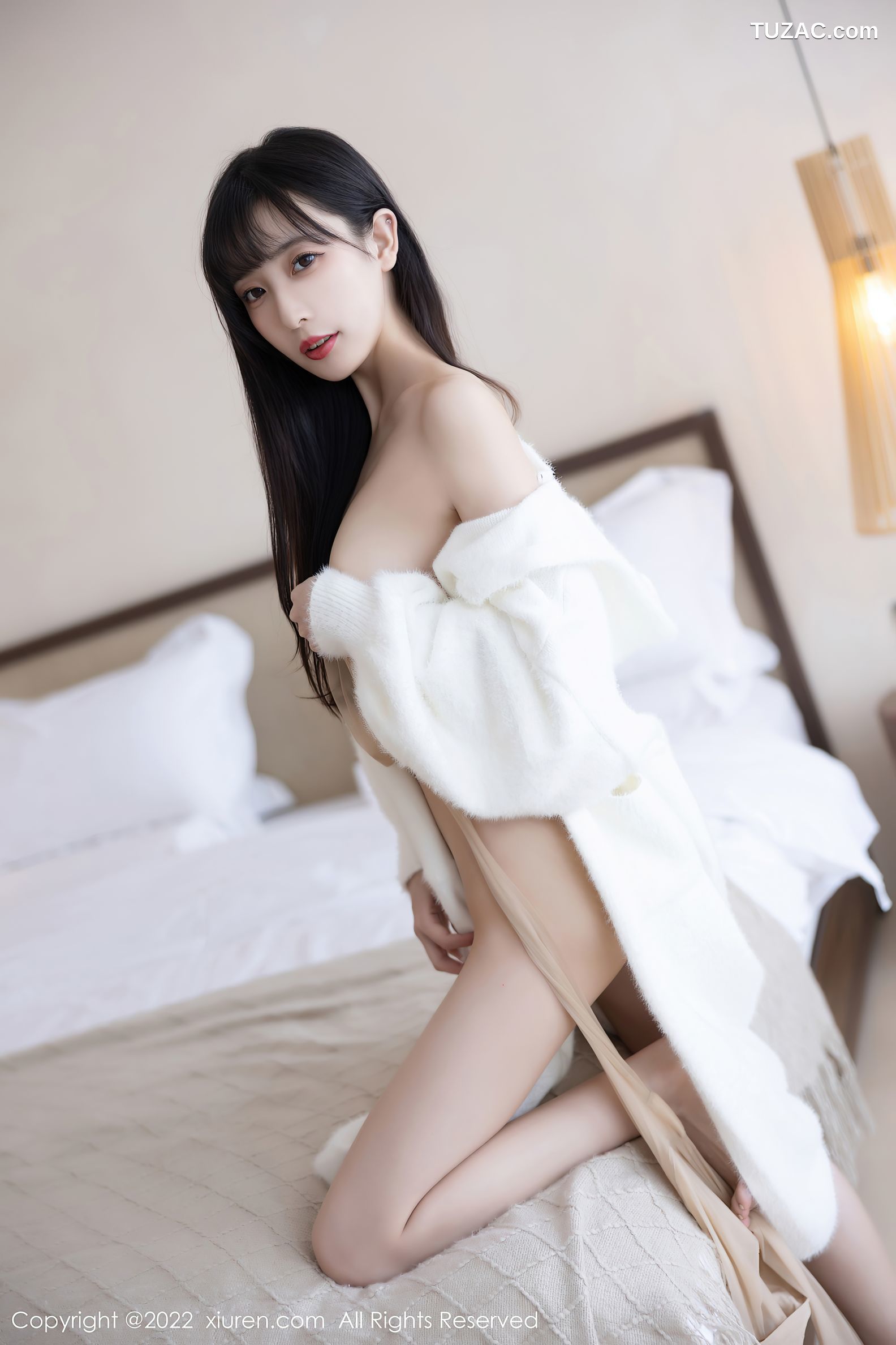 XiuRen秀人网-6052-林星阑-白色长外套淡红色吊带长裙