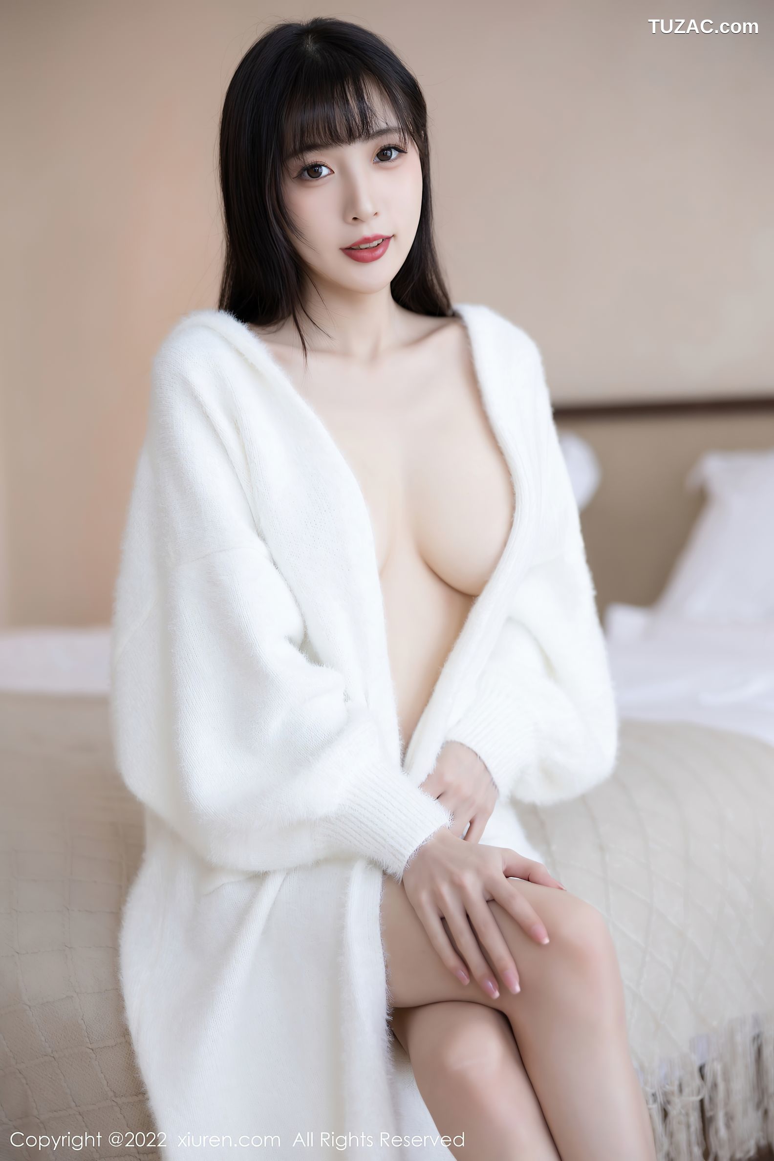 XiuRen秀人网-6052-林星阑-白色长外套淡红色吊带长裙