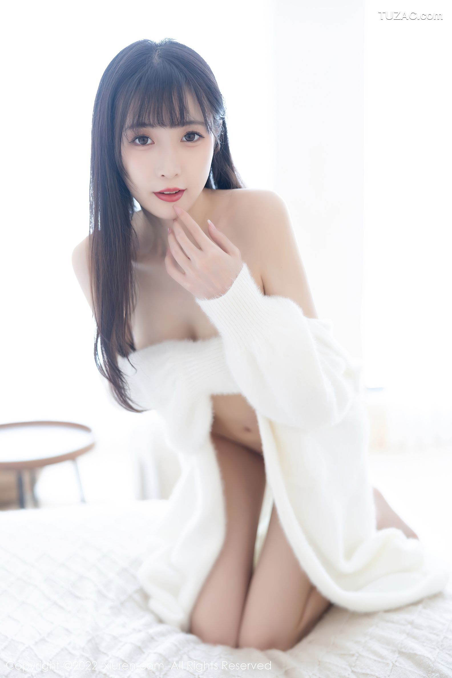 XiuRen秀人网-6052-林星阑-白色长外套淡红色吊带长裙