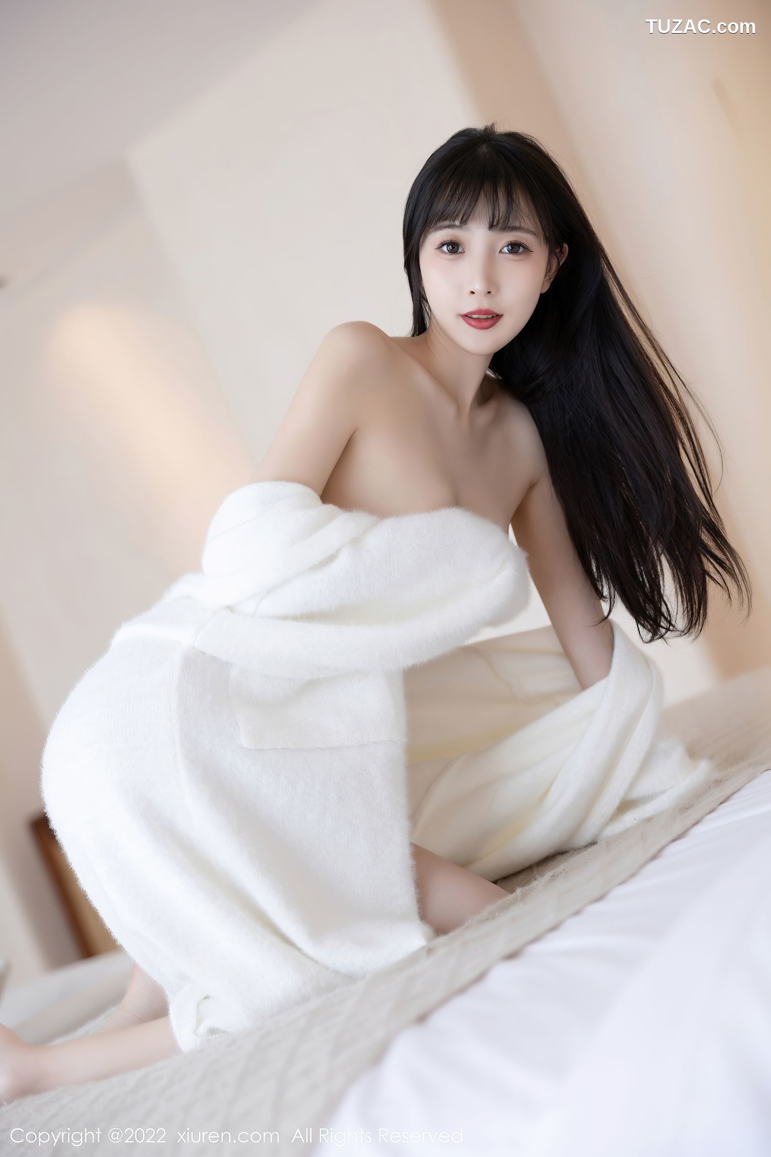 XiuRen秀人网-6052-林星阑-白色长外套淡红色吊带长裙