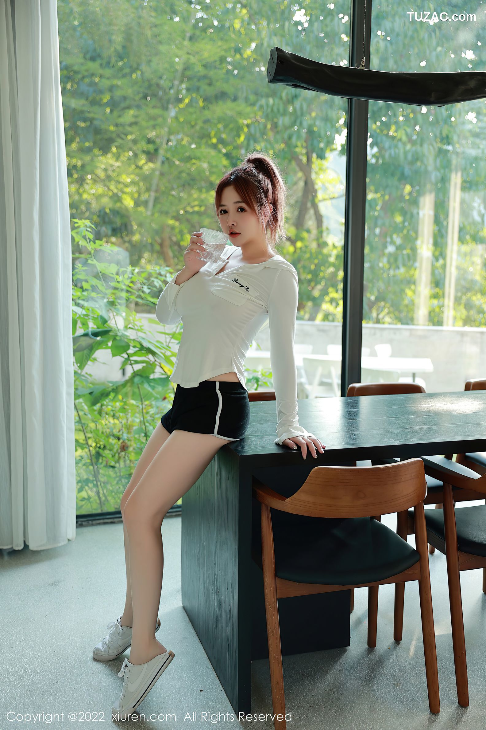 XiuRen秀人网-6067-养乐多-白T恤黑色内衣