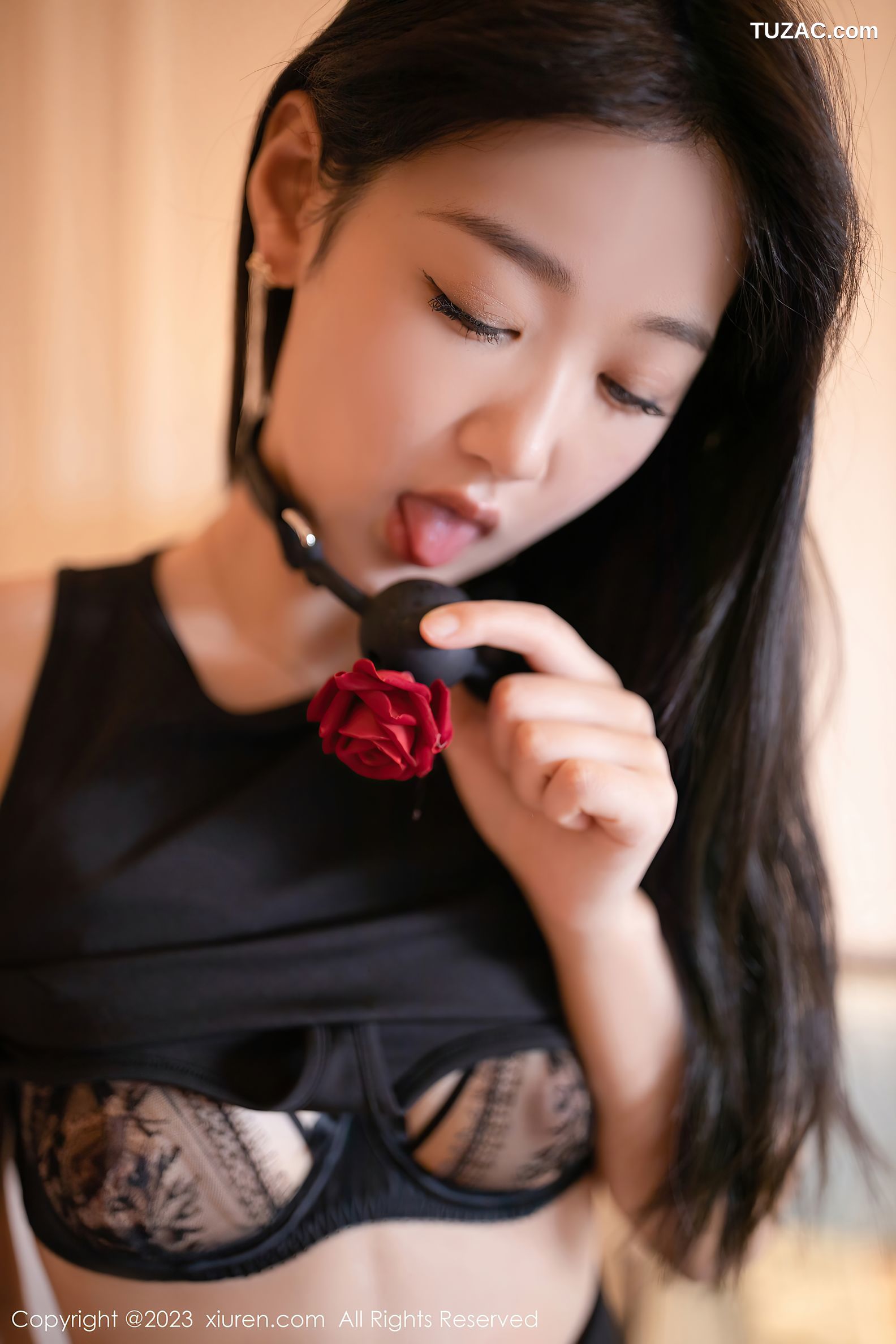 XiuRen秀人网-6079-唐安琪-白色外衣黑蕾丝内衣黑丝