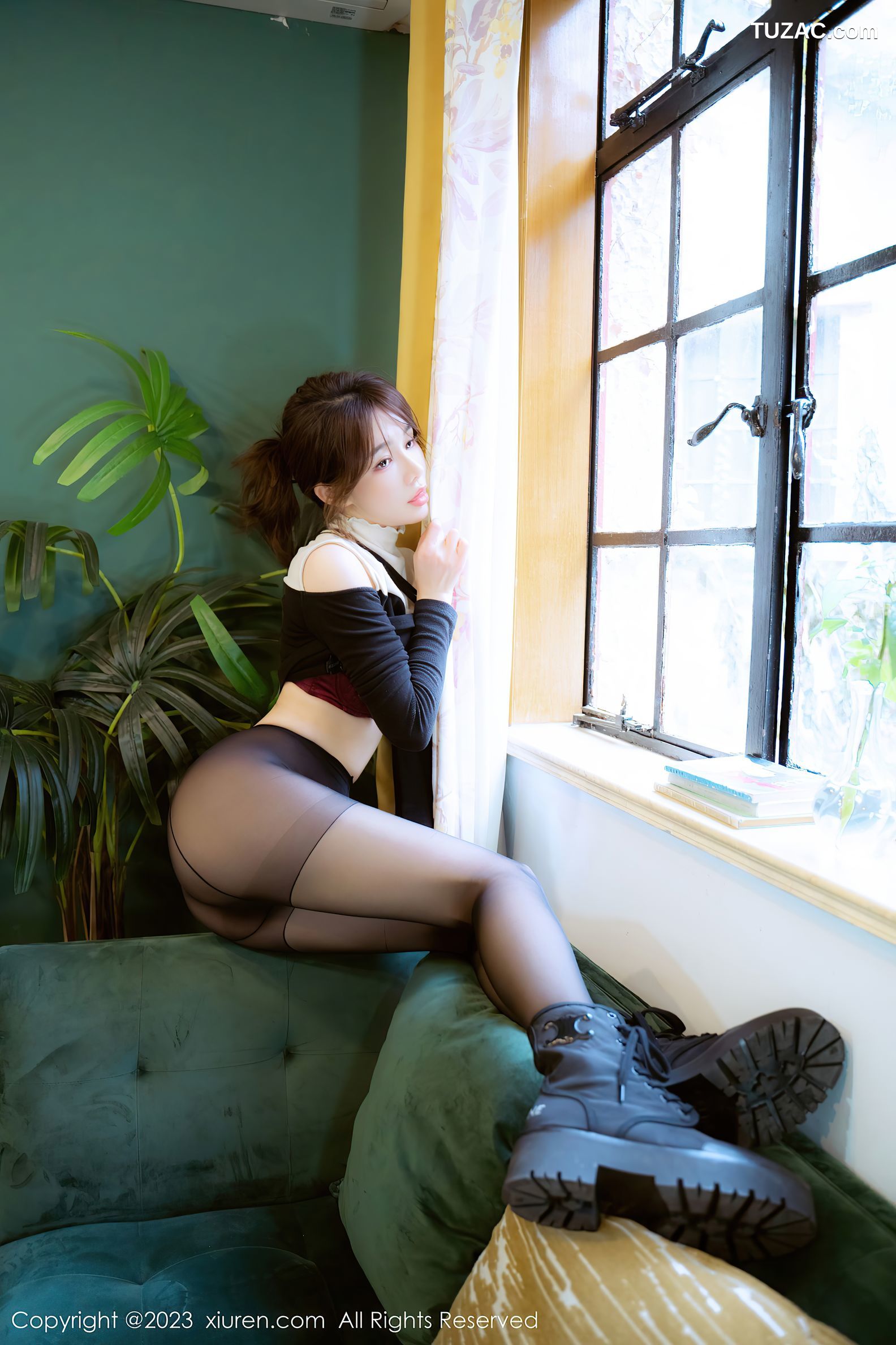 XiuRen秀人网-6080-婠婠么-黑上衣黑皮短裙黑丝